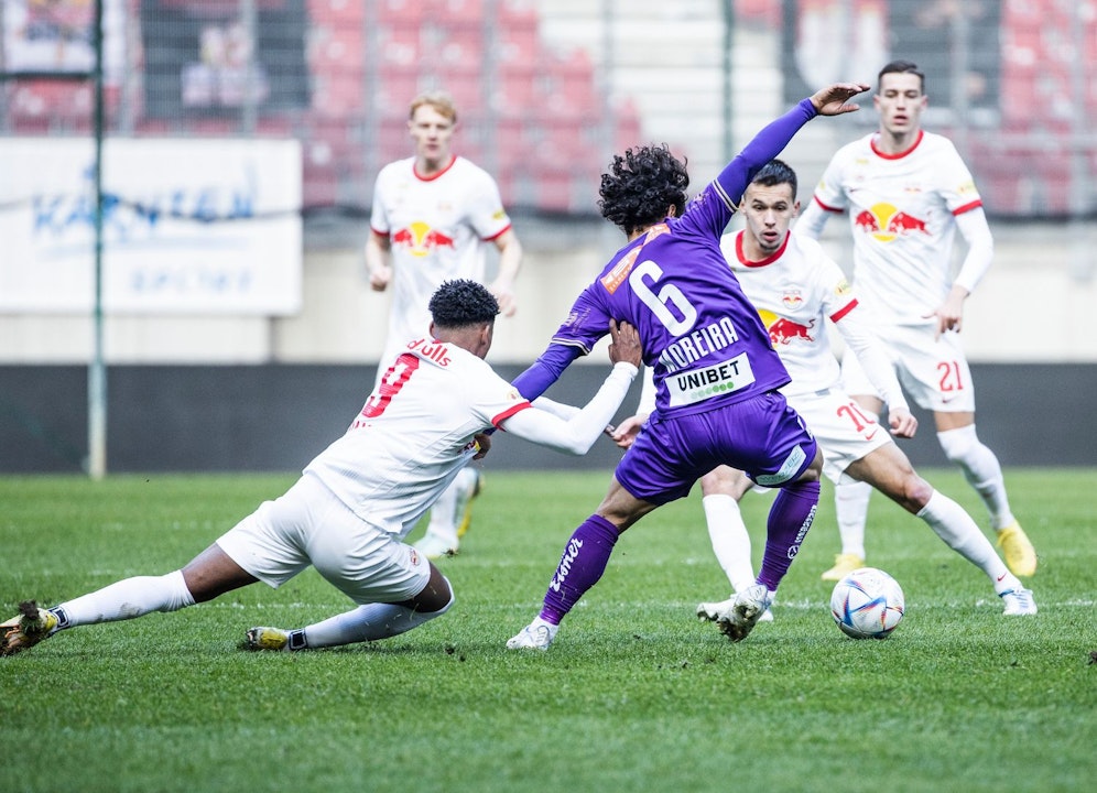 Enger Fight zwischen Salzburg und Klagenfurt.