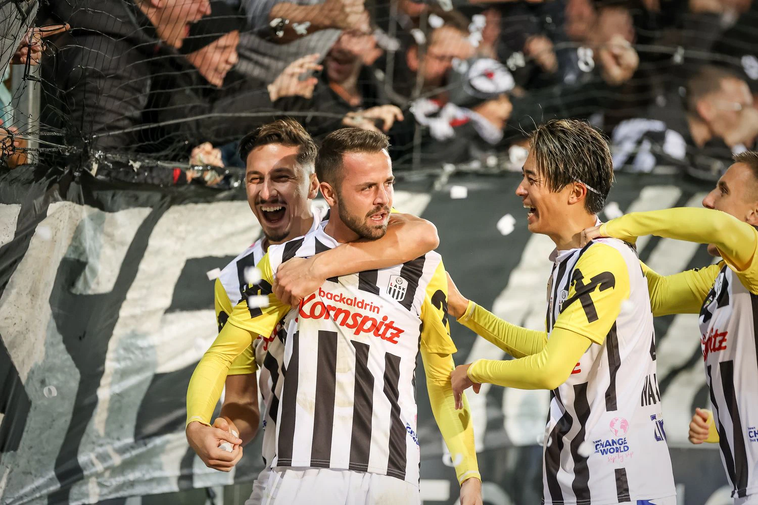 Der LASK jubelt im letzten Heimspiel vor dem Einzug ins neue Stadion.