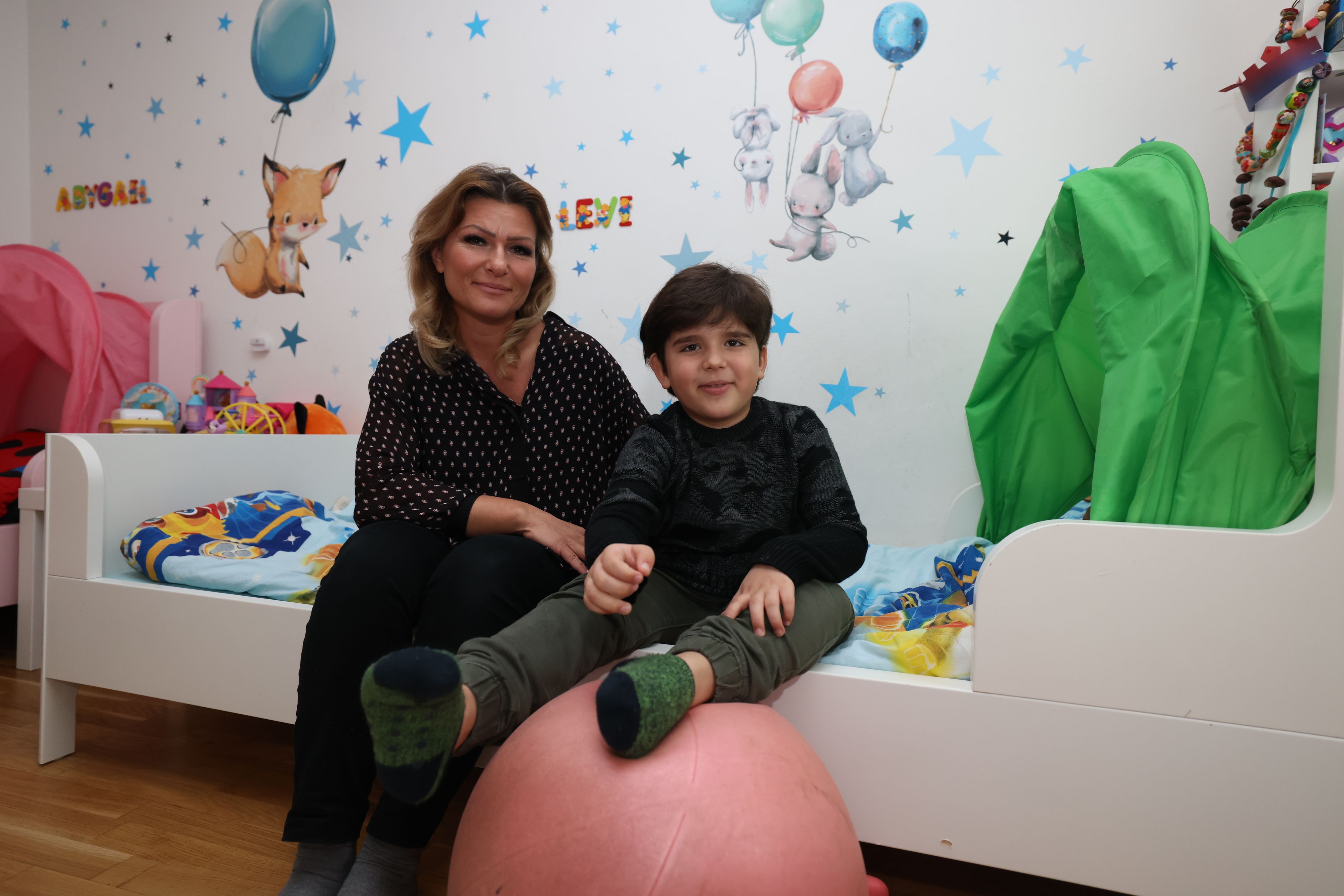 Luminita M. ist verzweifelt: Weil der Kindergarten die Betreuungszeiten für Sohn Levi kürzte, weiß die alleinerziehende Mama nicht weiter.