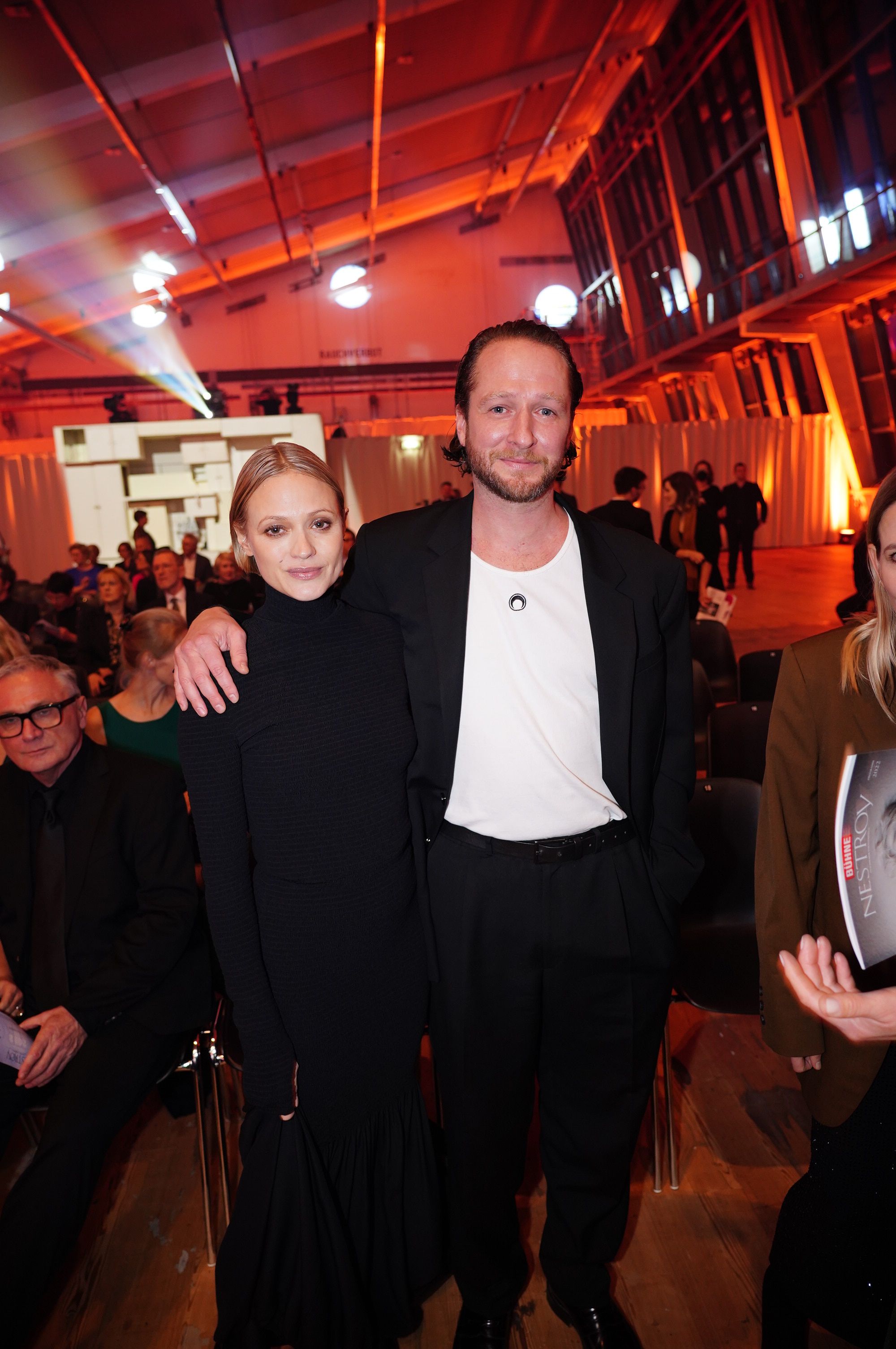 Mavie Hörbiger und Paul Feigelfeld bei der Nestroy-Gala