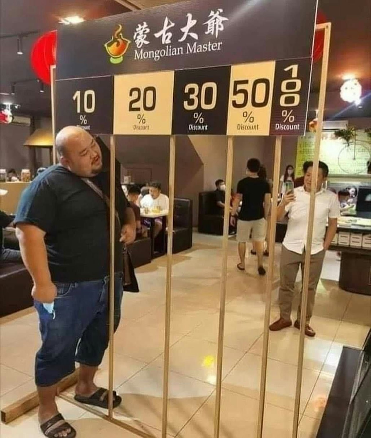 Heute.at - Je dünner, desto mehr – Lokal lockt mit Rabatt-Aktion