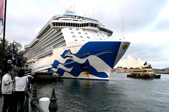 Das Kreuzfahrtschiff Majestic Princess liegt am 12. November 2022 am internationalen Terminal am Circular Quay in Sydney vor Anker.