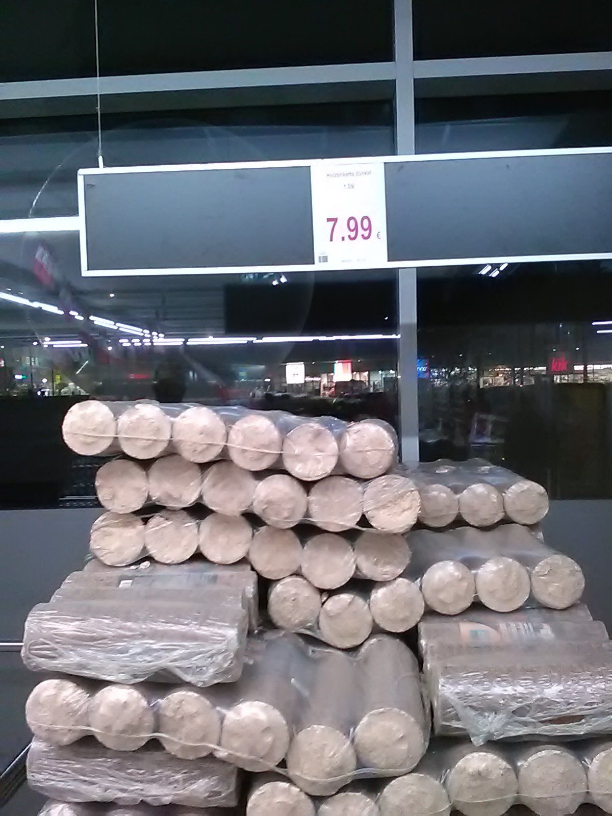 Holzbriketts um 8 Euro