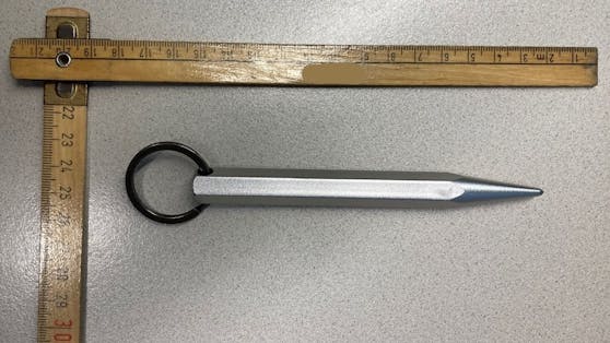 Die verbotene Waffe wurde sichergestellt.