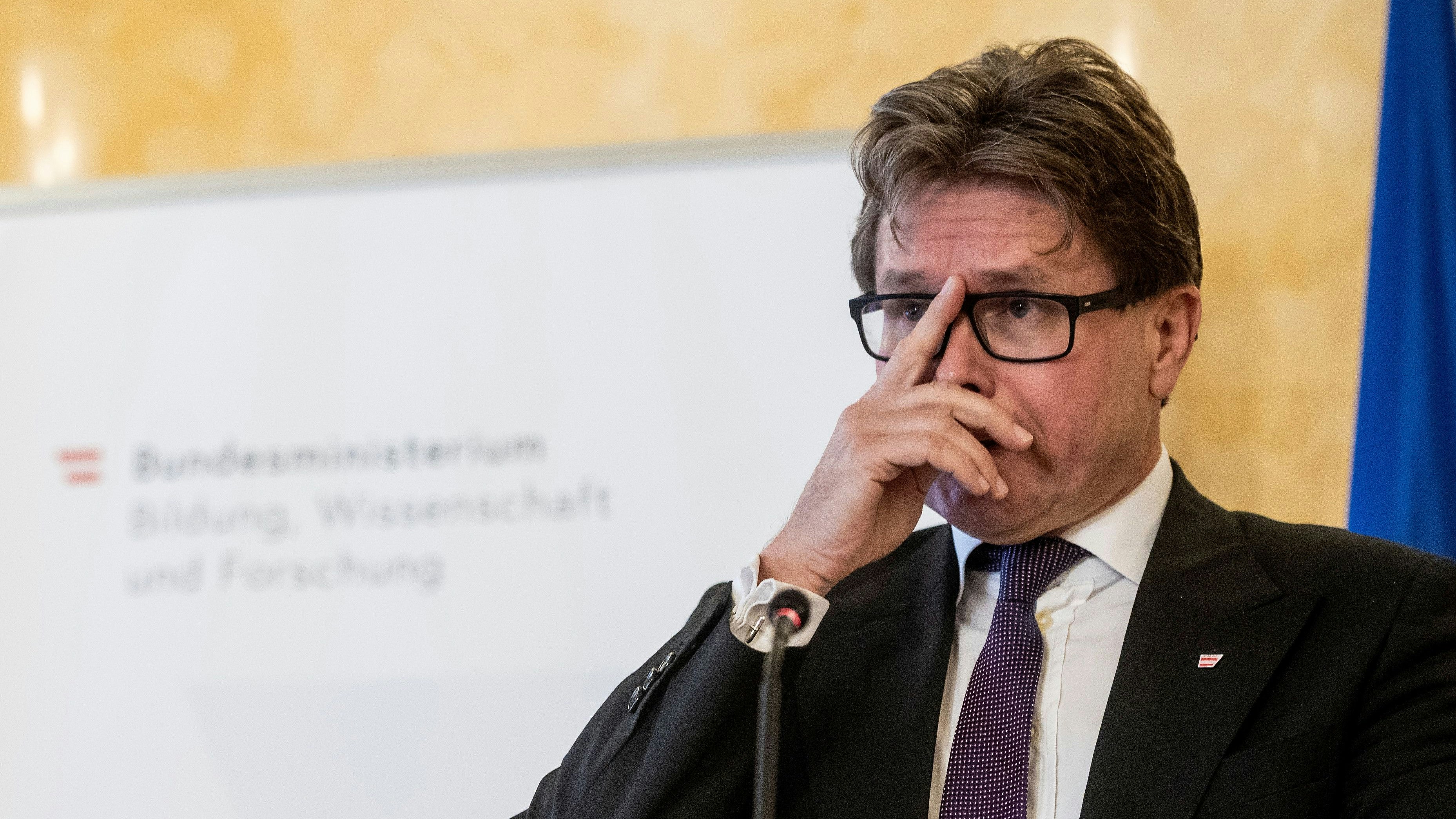 Download von www.picturedesk.com am 15.11.2022 (07:11).  WIEN, OESTERREICH - 11. NOVEMBER: Bildungsminister Martin Polaschek (OEVP) bei einer Pressekonferenz zum Thema Bilanz und Ausblick zu Energie:Bewusst an Oesterreichs Schulen im Bildungsministerium am 11. November, 2022 in Wien, Oesterreich.221111_SEPA_32_018 - 20221111_PD4160 - Rechteinfo: Rights Managed (RM)