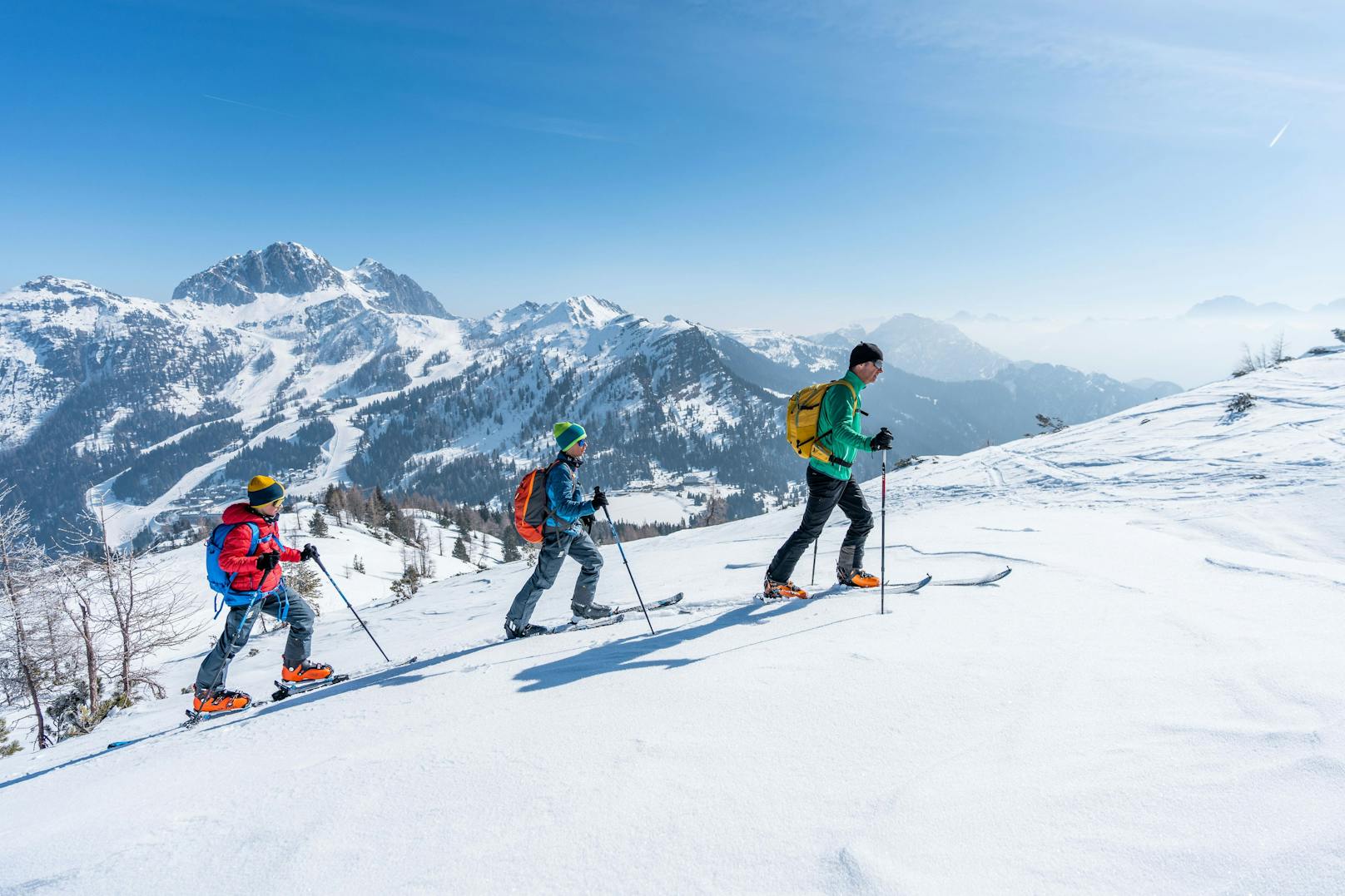 Mehr und mehr Menschen schwören auf die Bewegung im Schnee.