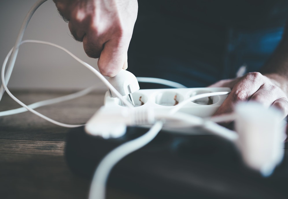 Stromkabel aus der Steckdose ziehen? Nicht immer eine gute Idee!