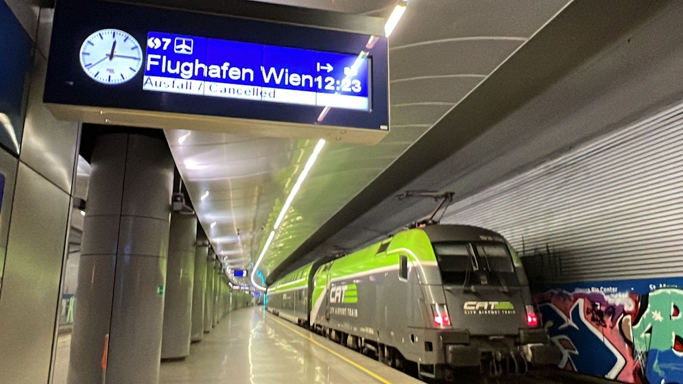 Die Züge warten die Sperre aktuell ab.&nbsp;