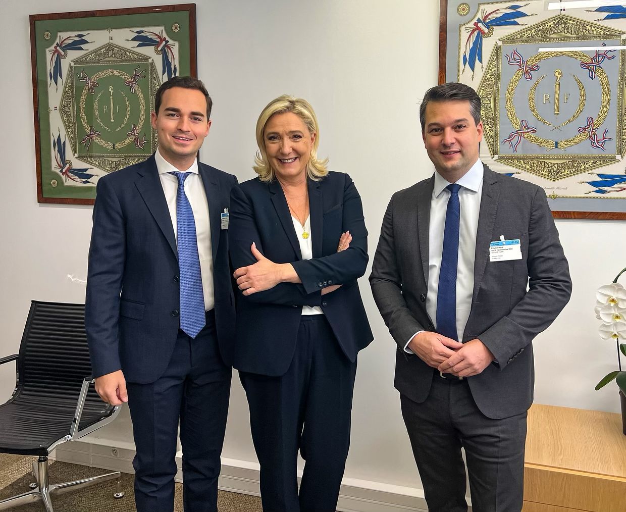 Maximilian Kraus (li.) und Dominik Nepp (re.) besuchten am Dienstag Marine Le Pen.