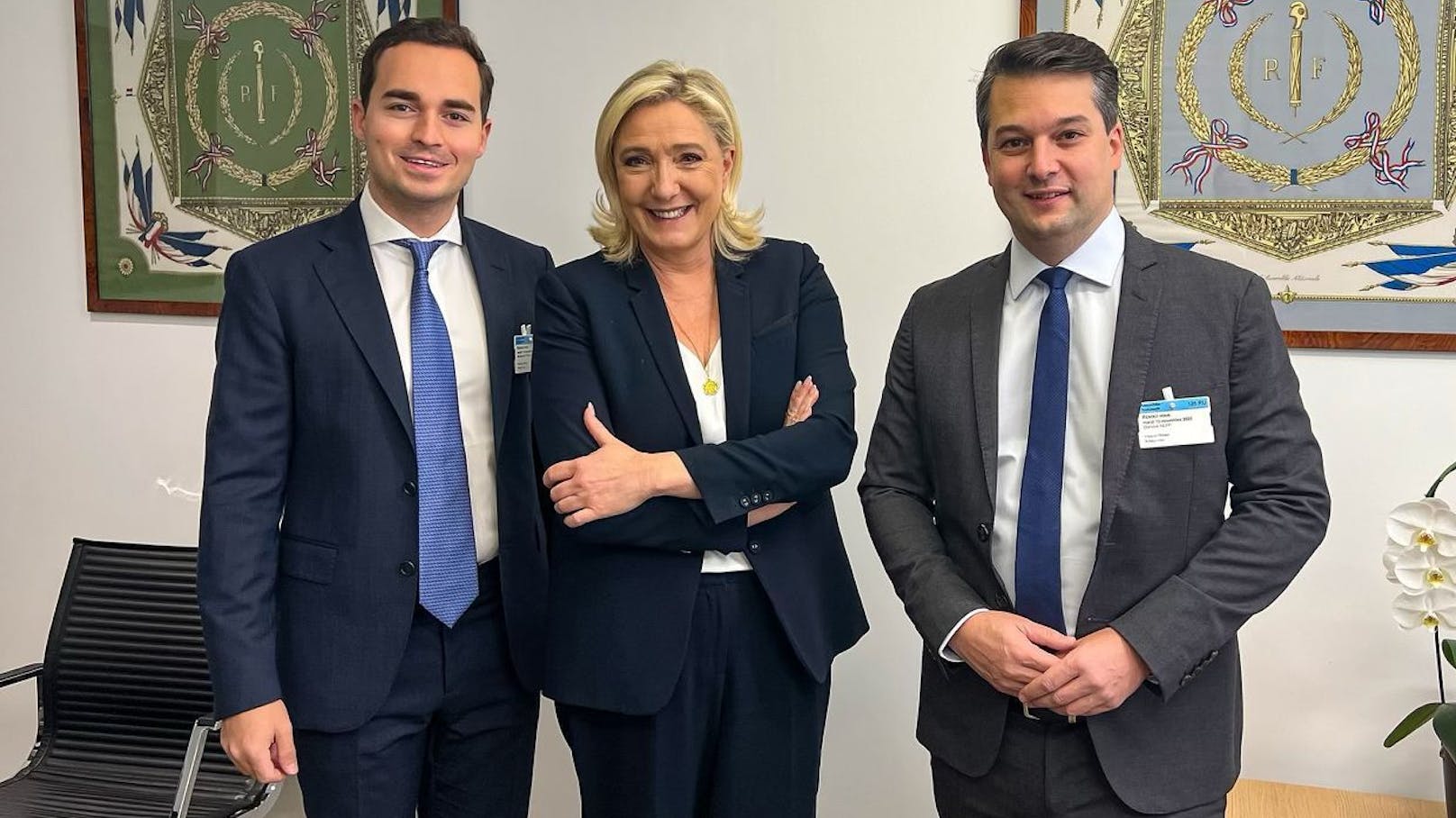 Maximilian Kraus (li.) und Dominik Nepp (re.) besuchten am Dienstag Marine Le Pen.