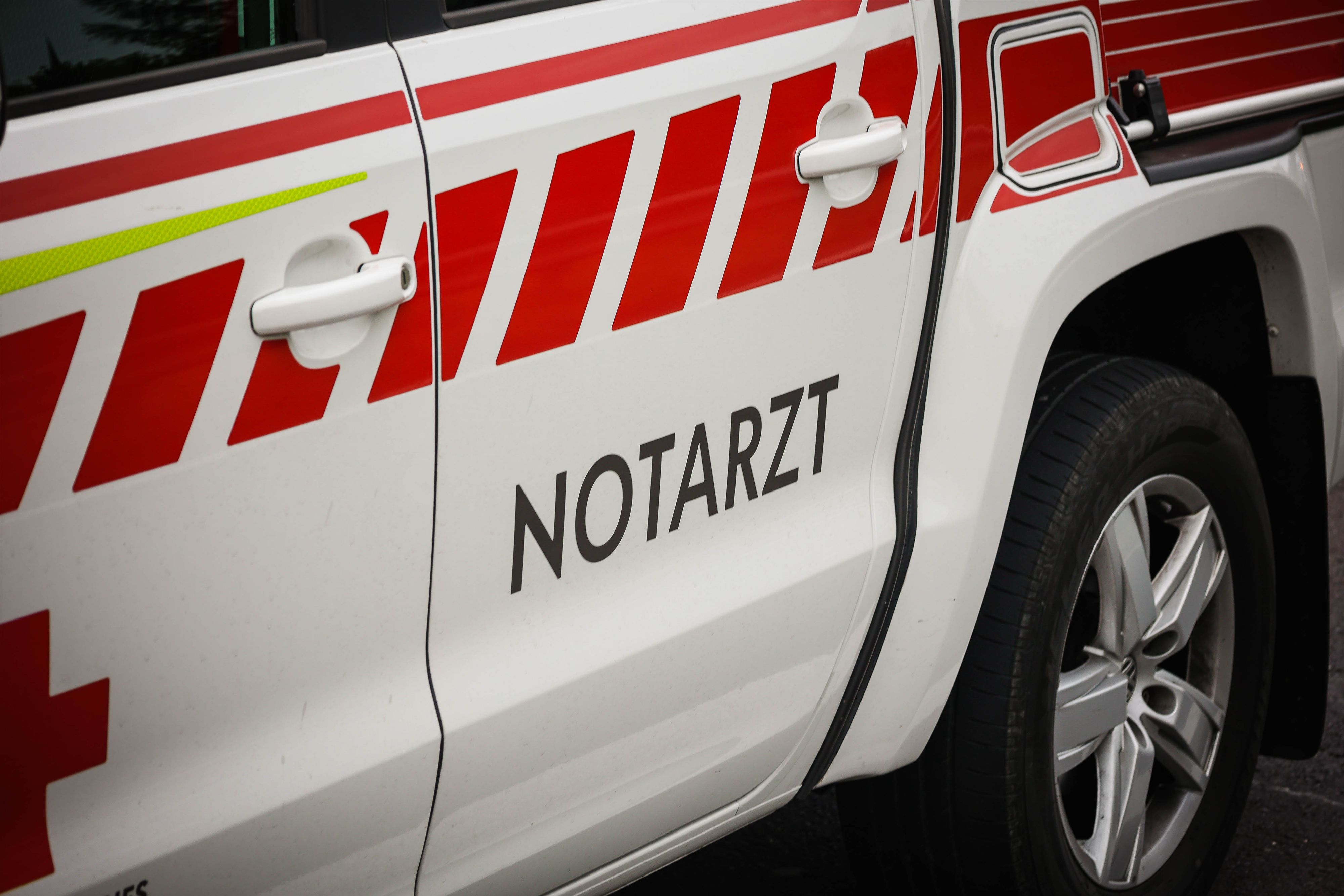 Der Notarzt konnte nach gescheiterten Wiederbelebungsversuchen nur den Tod der Frau feststellen.