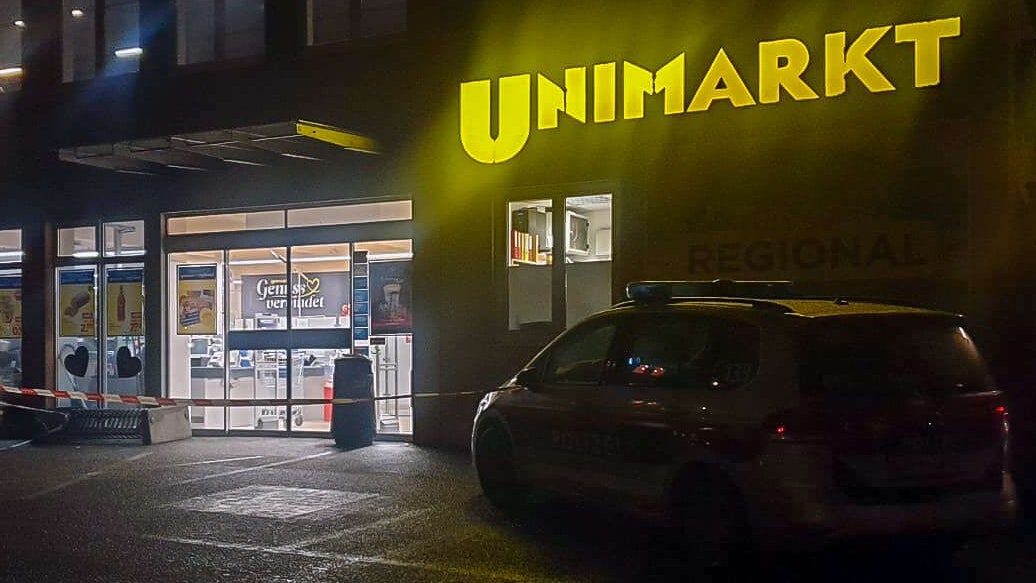 Das Duo überfiel am Mittwochnachmittag das Geschäft in Linz.