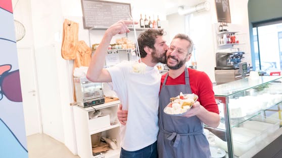 Fratelli Valentino – Gianni (31) und Pasquale (42)&nbsp;lieben, was sie tun: Käse in ihrer Käserei im Alsergrund, samt Espresso-Bar und italienischen Häppchen: zum satt essen.