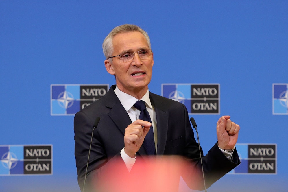 NATO Generalsekretär Jens Stoltenberg ruft zu Waffenlieferungen in die Ukraine auf. Nur so sei Frieden möglich.