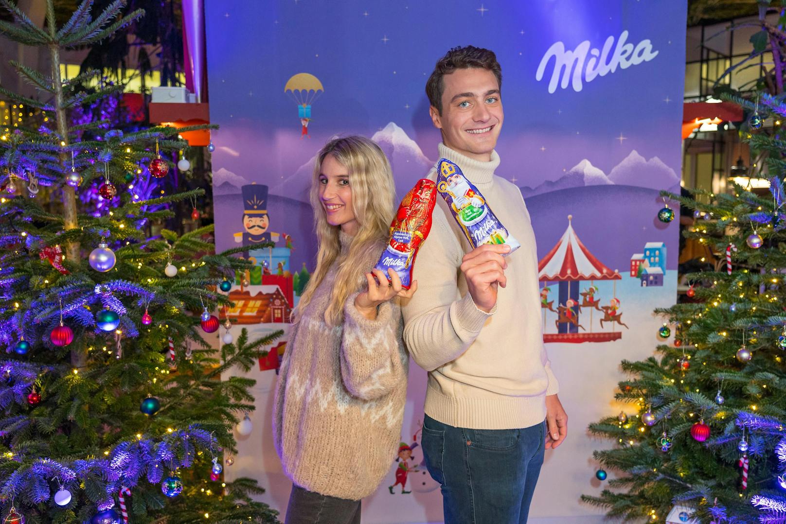 Die Snowboard-Stars Anna Gasser und Alessandro Hämmerle beim Milka Weihnachtsfest zugunsten der Make-a-wish-Foundation im Ponykarussell im Wiener Prater.