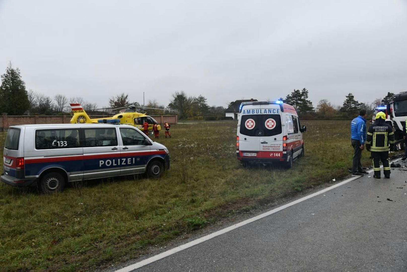 In Blumau kam es zu einem tödlichen Unfall: Der Autofahrer starb, der Lkw-Lenker blieb unverletzt