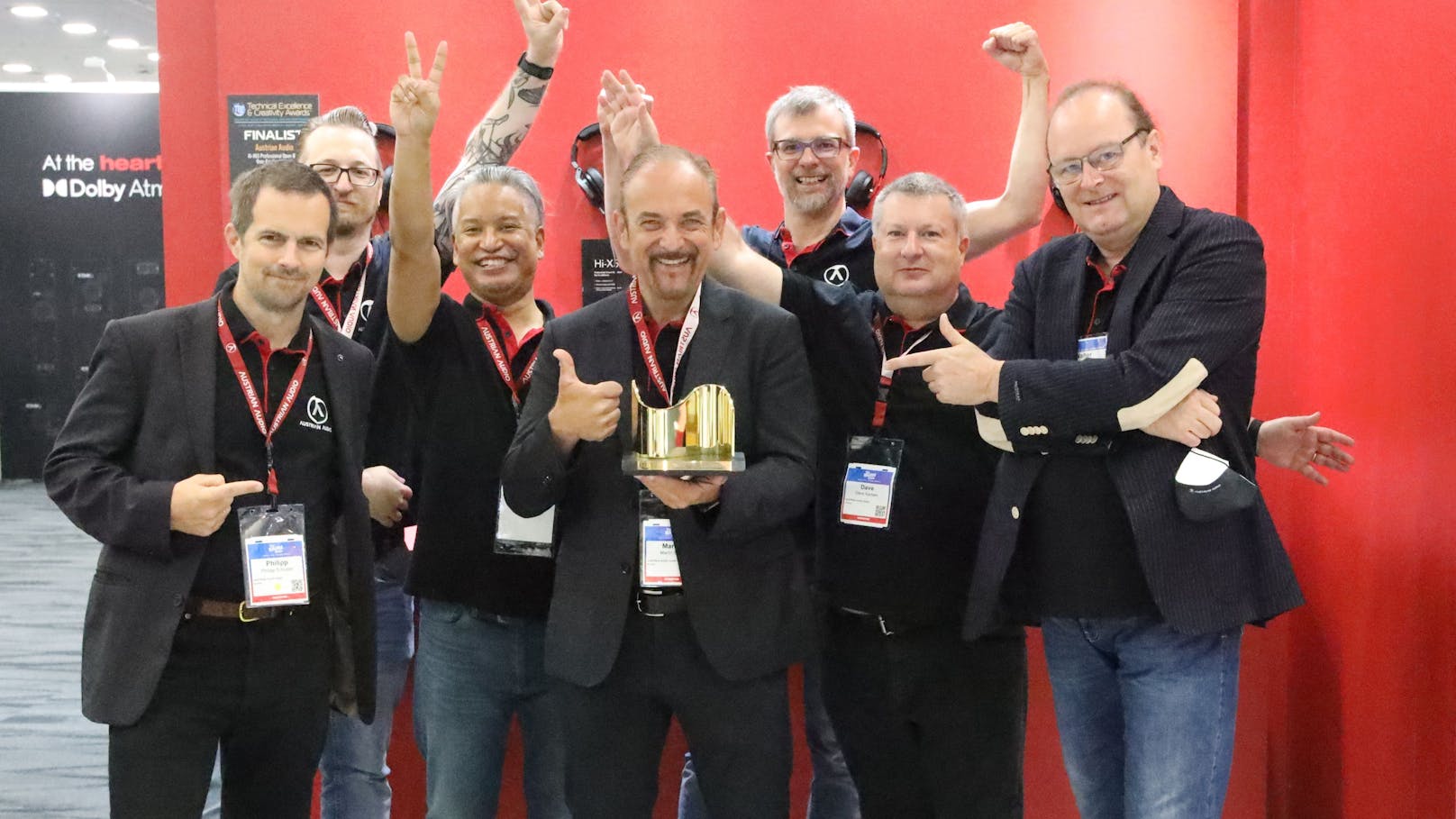 Martin Seidl hat für das Team von Austrian Audio den Oscar der Tontechnik, den "TEC Award 2022" für den "Besten Kopfhörer des Jahres" - den Hi-X65 - entgegengenommen.