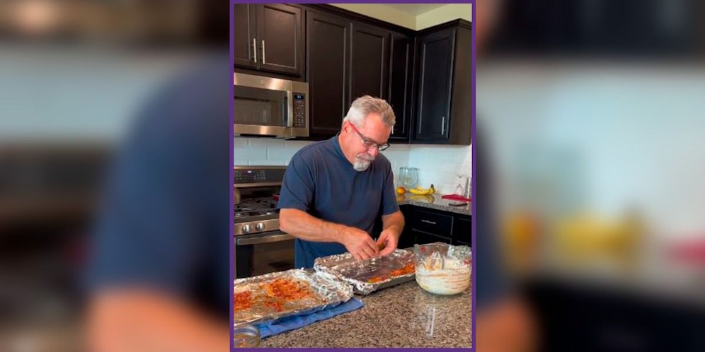 Ehemann Gerald hätte sich erwartet, dass das Essen bereits fertig ist, wenn er nach Hause kommt.&nbsp;