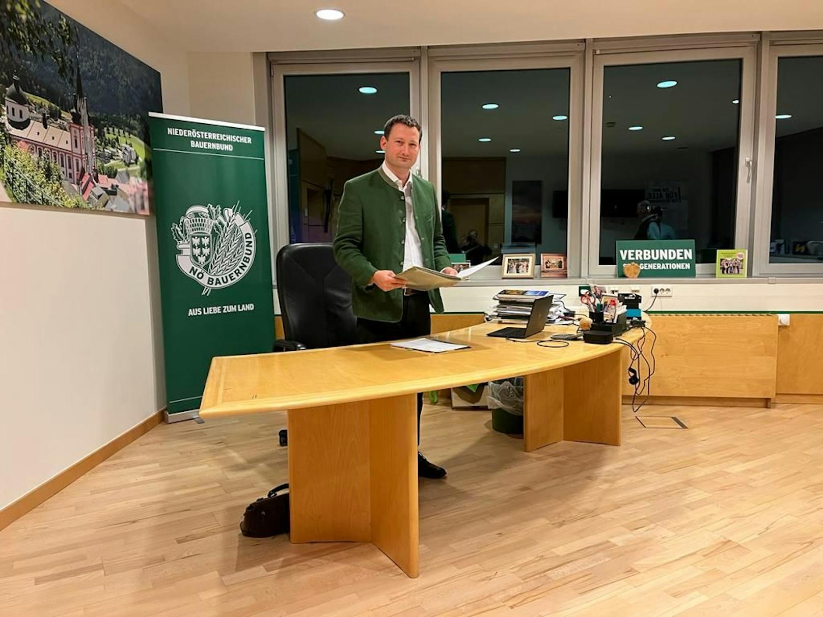 Bauernbund-Direktor Paul Nemecek in seinem Büro in St. Pölten