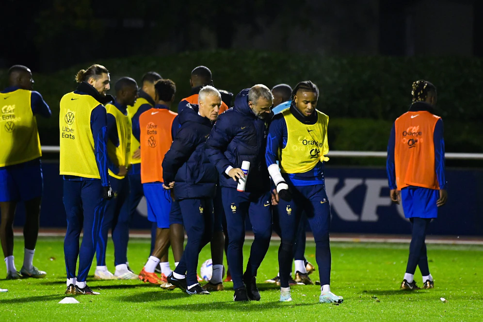 Christopher Nkunku humpelt verletzt vom Trainingsplatz.