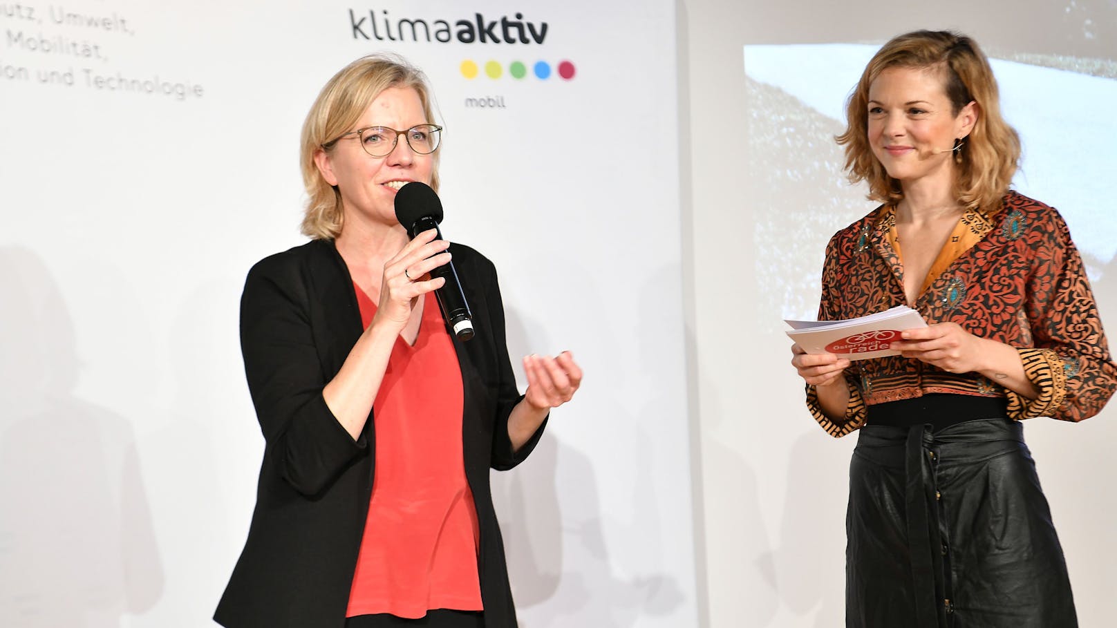Klimaschutzministerin <strong>Leonore Gewessler</strong>&nbsp;und Moderatorin <strong>Sigrid Spörk</strong>