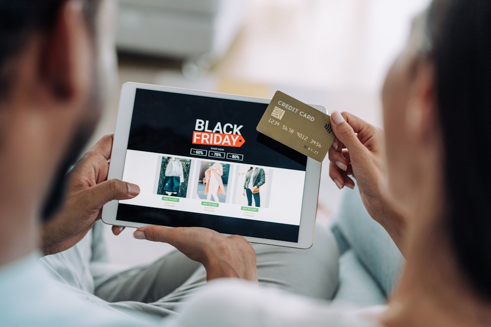 Der Black Friday lockt mit tollen Angeboten, doch es gibt auch 9 fatale Fallen für Konsumenten.