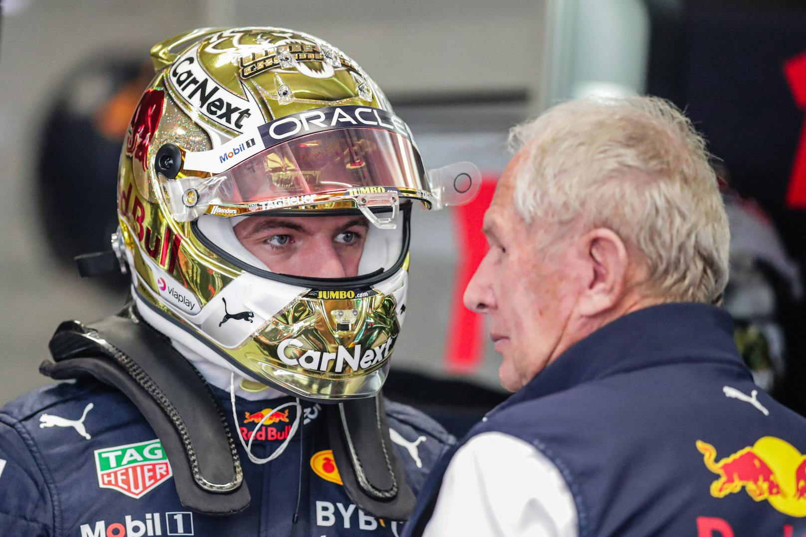 Max Verstappen mit Red-Bull-Boss Helmut Marko
