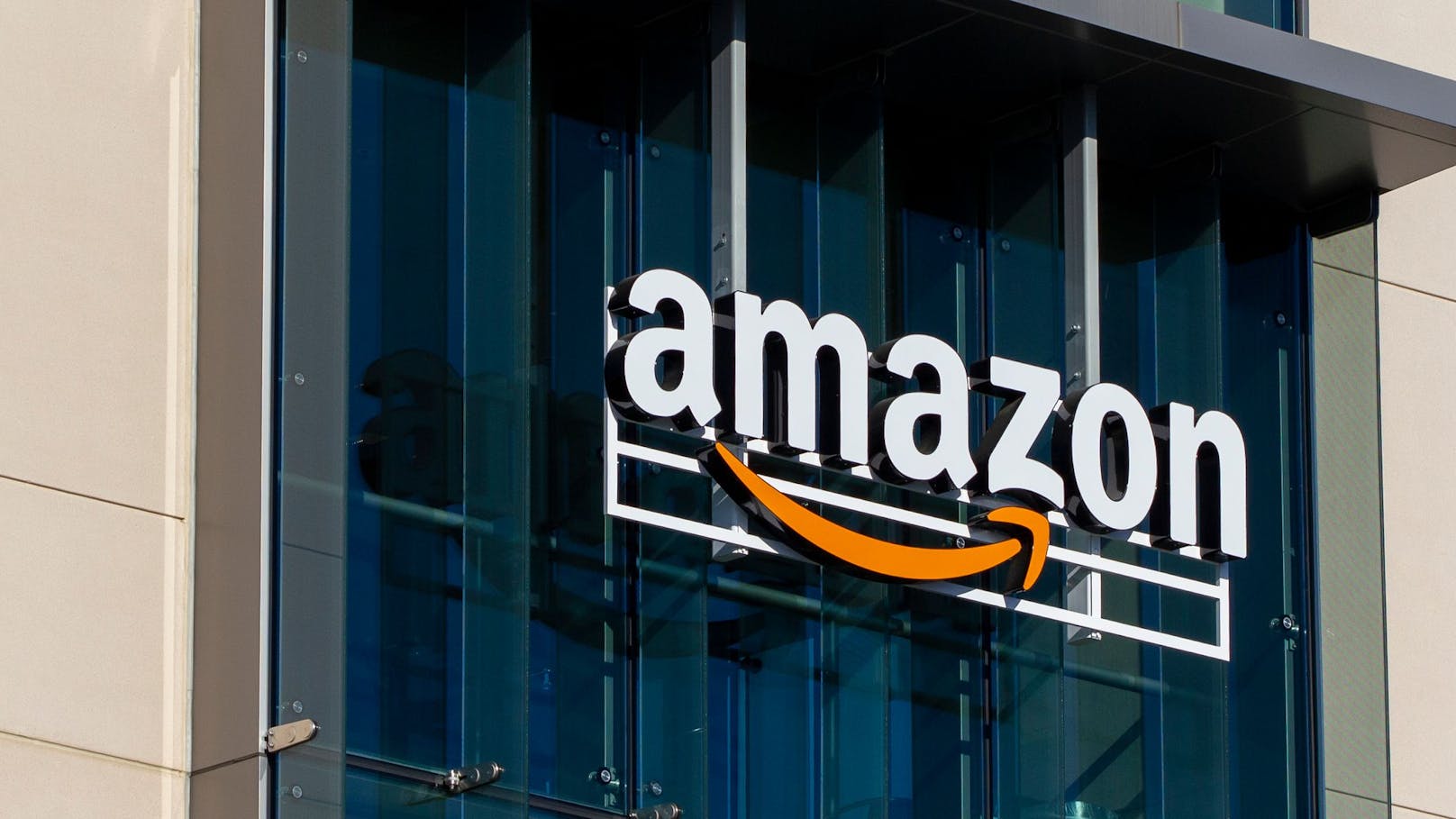 Der weltgrößte Online-Versandhändler Amazon will in ein KI-Start-Up investieren.