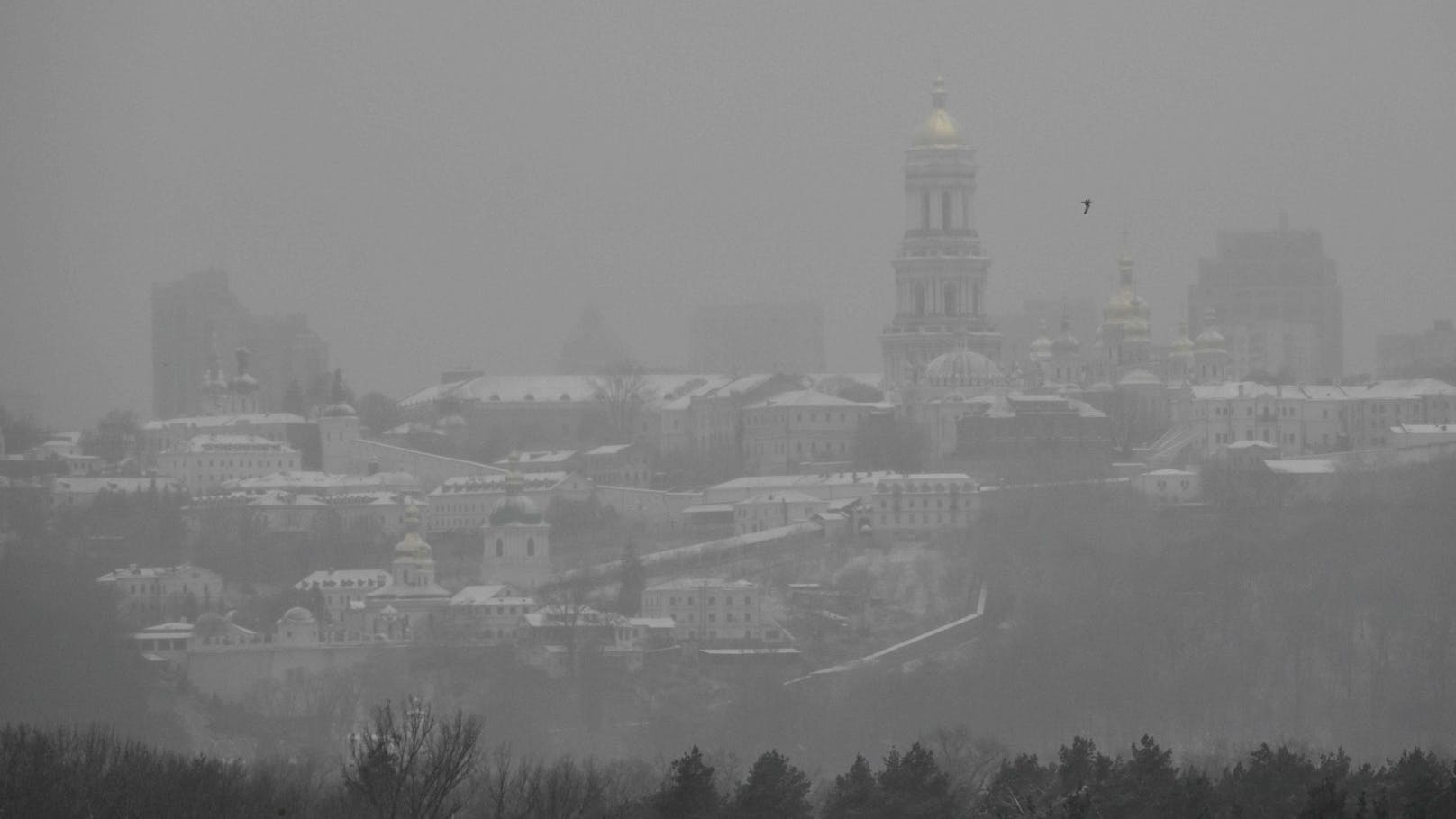 In Kiew fällt der erste Schnee.