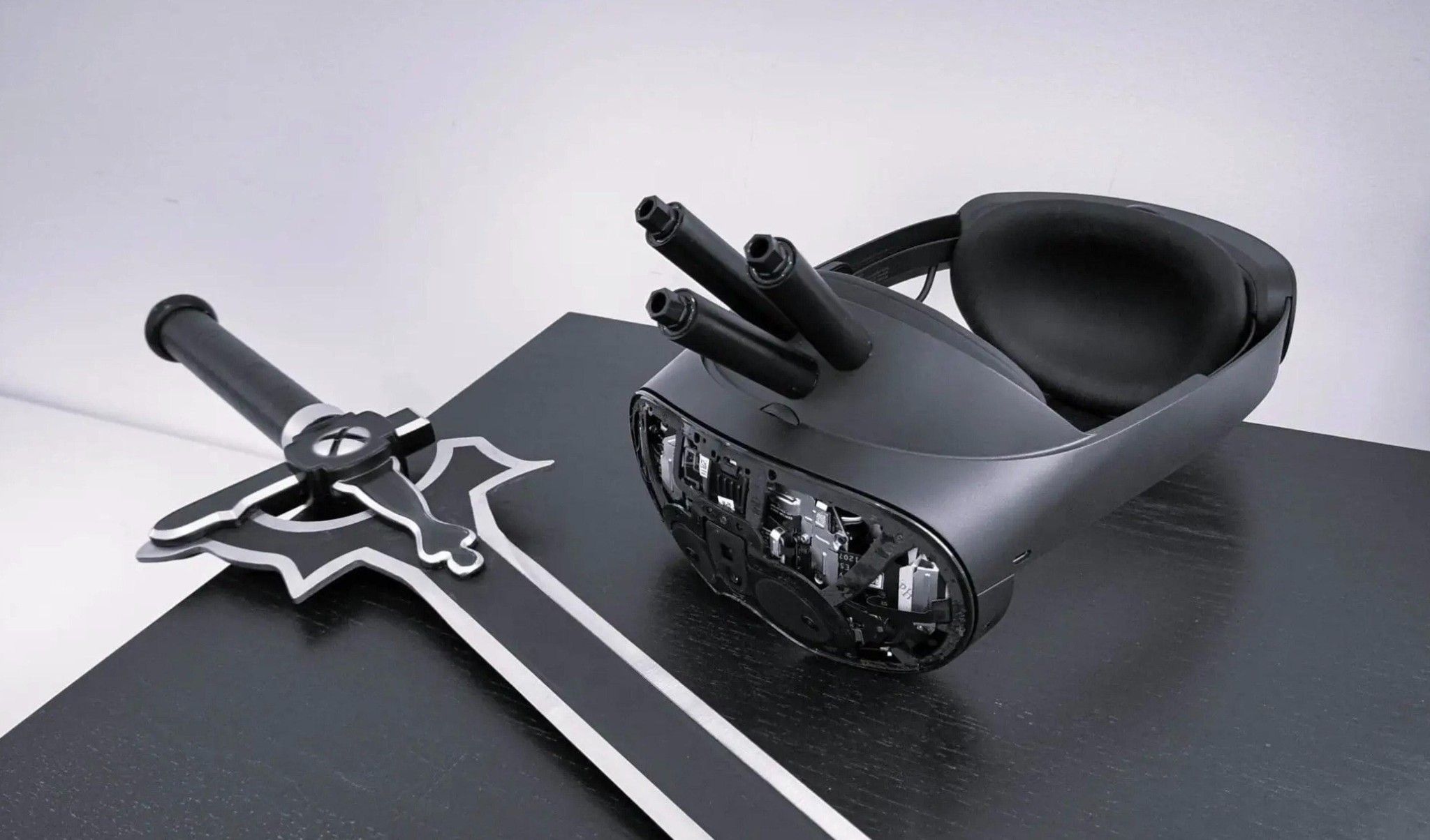 Diese VR-Brille und die drei explosiven Module töten dich im echten Leben, wenn du im Game stirbst. 