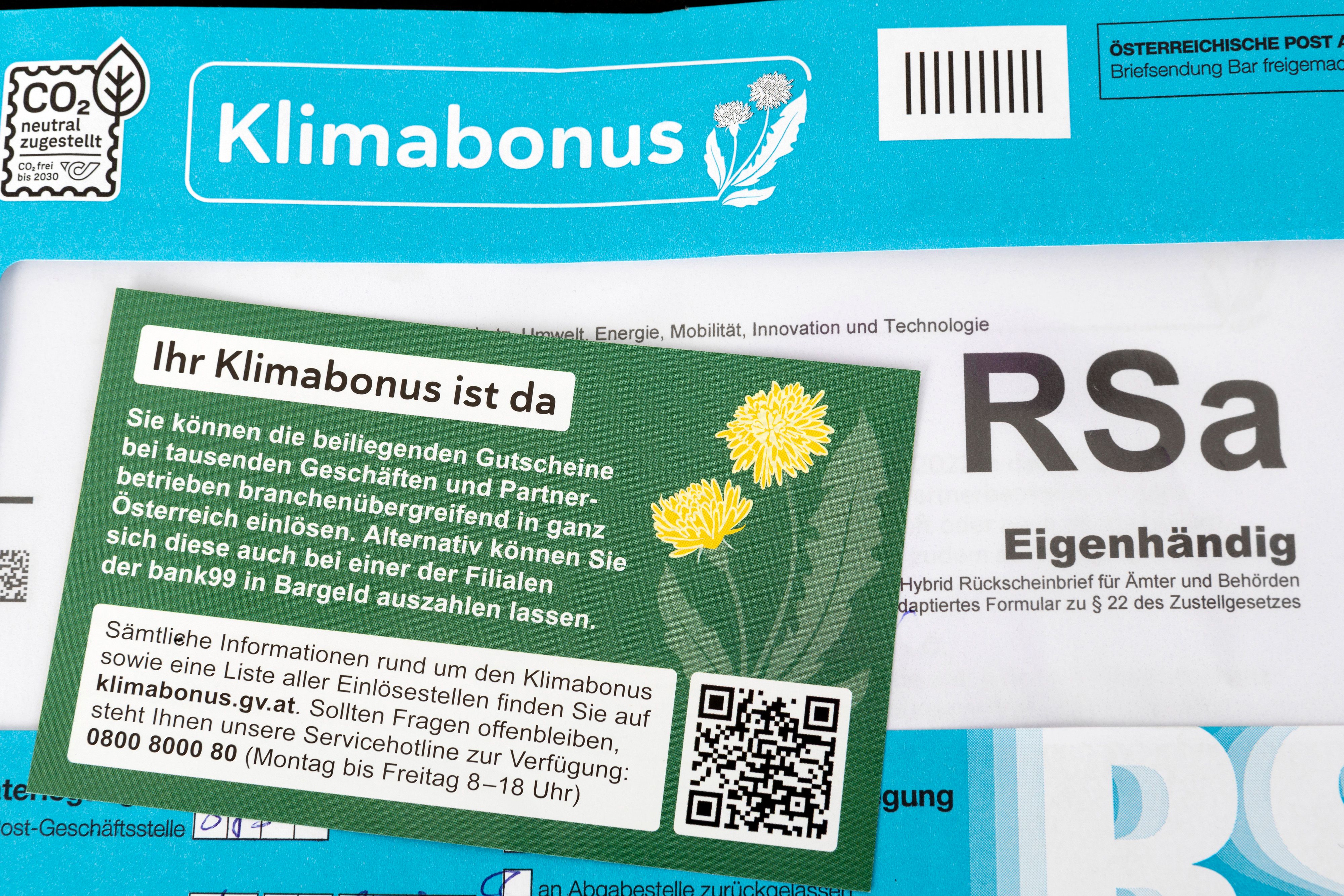 Bei den meisten Österreichern ist de Klimabonus schon längst am Konto, 400.000 müssen aber noch warten.