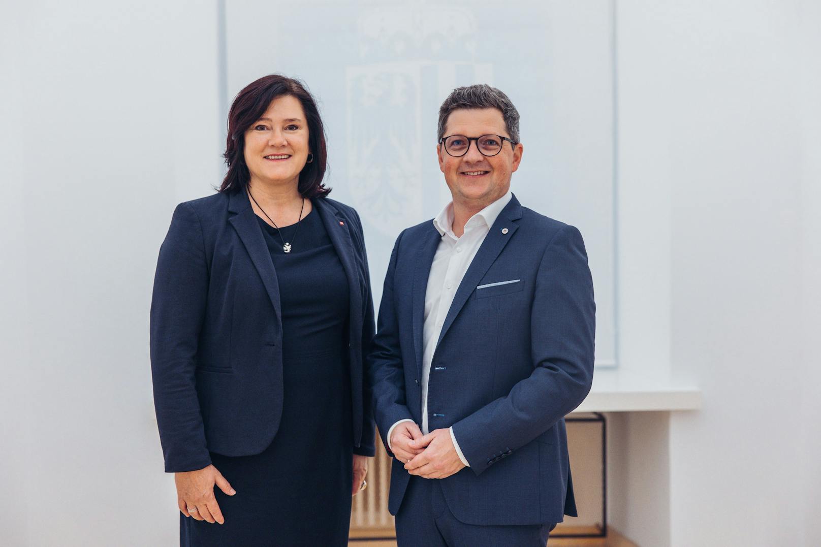 Michael Lindner und Sabine Engleitner-Neu von der SPÖ wollen die Bevölkerung zusätzlich entlasten.