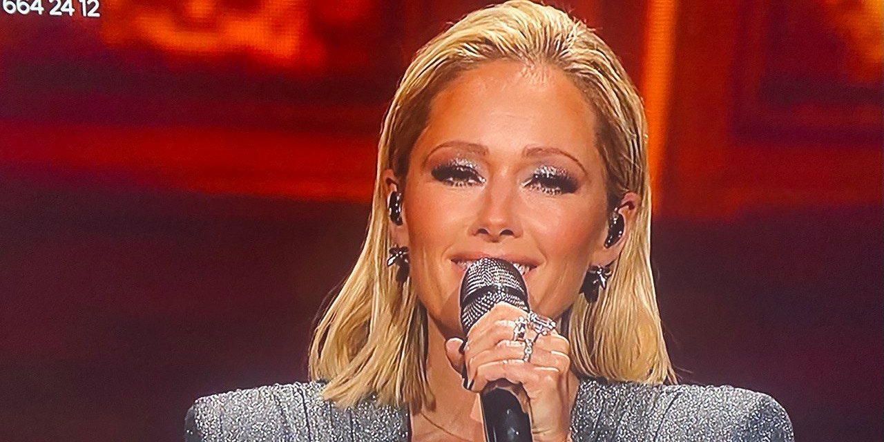 Helene Fischer begeistert das Publikum mit ihrem Hit "Atemlos". 