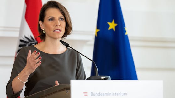 Europaministerin Karoline Edtstadler betonte zudem, dass Österreich zwar militärisch, aber nicht politisch neutral sei.
