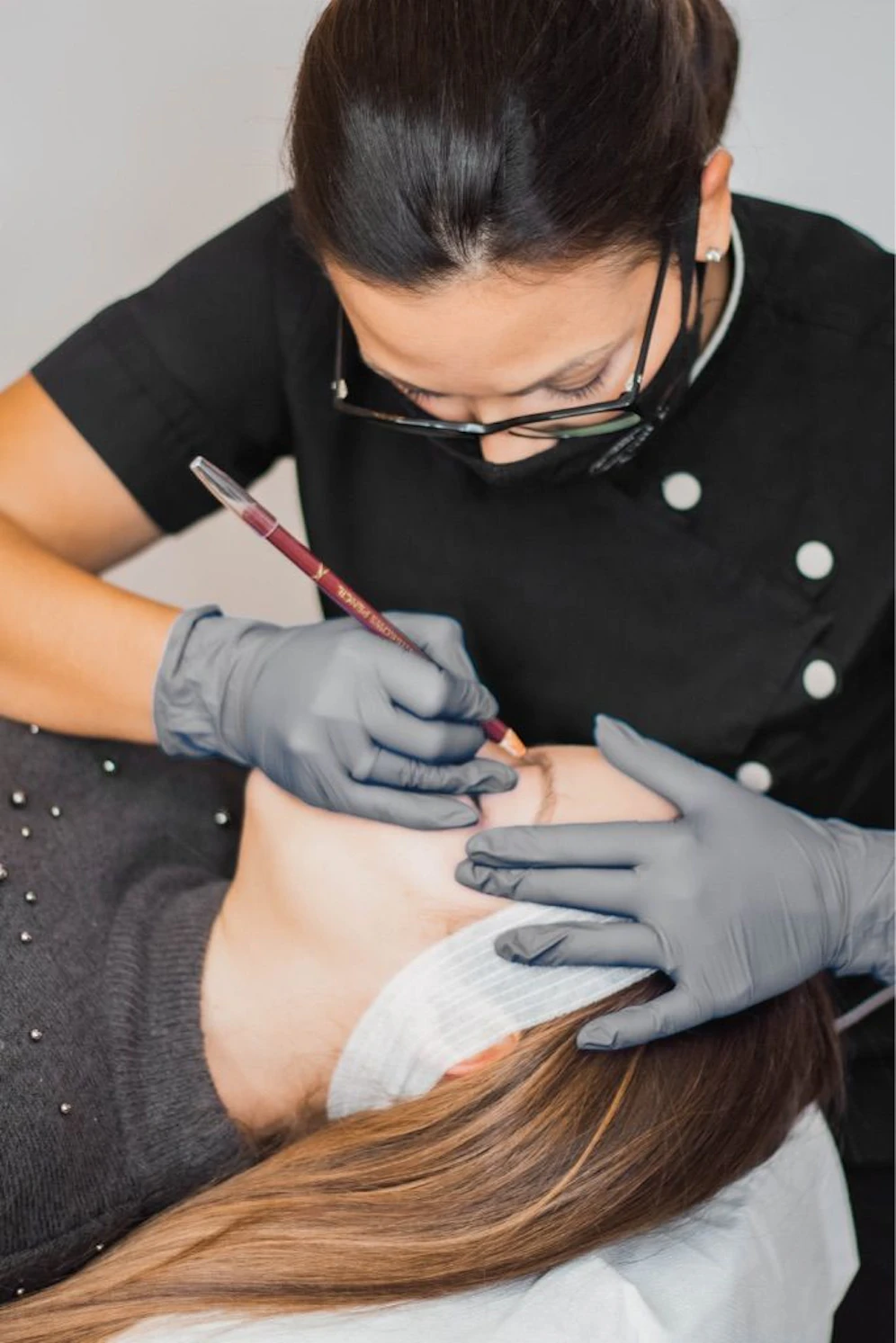 Microblading ist eine Kunst auf die sich Mirsada Šarac spezialisiert hat.