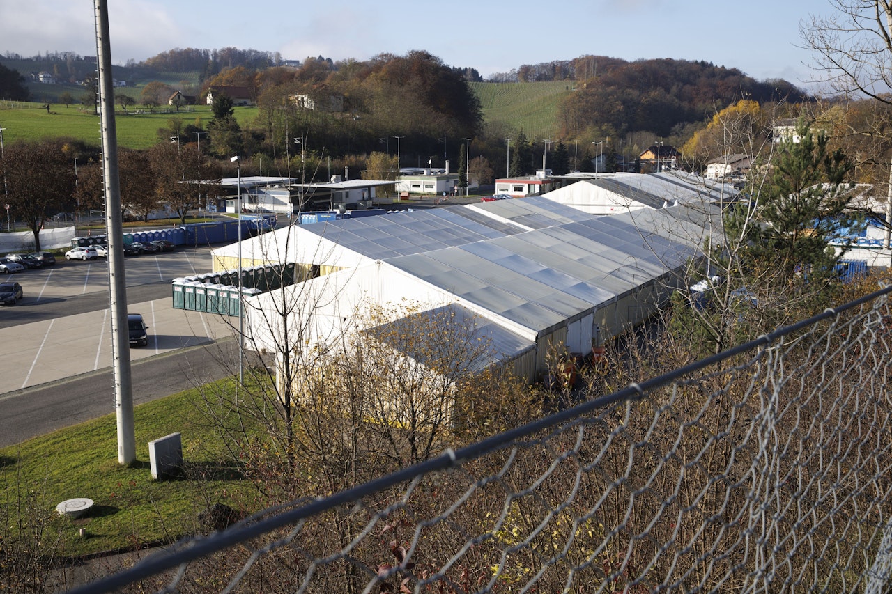 Heute.at - Container voll – 400 Flüchtlinge warten auf Quartiere