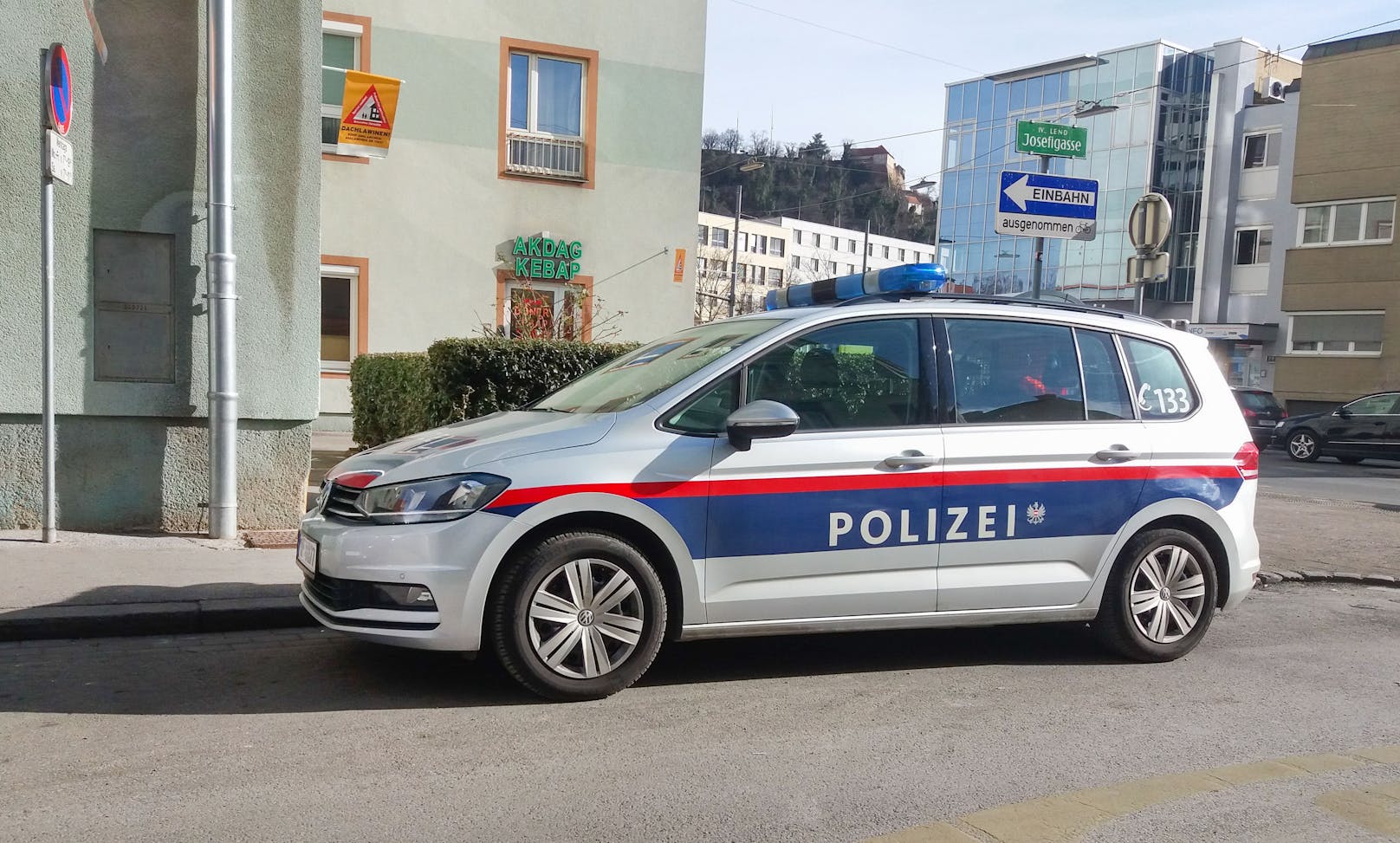 Die Grazer Polizei bittet um Hinweise zu dem unbekannten Lenker.