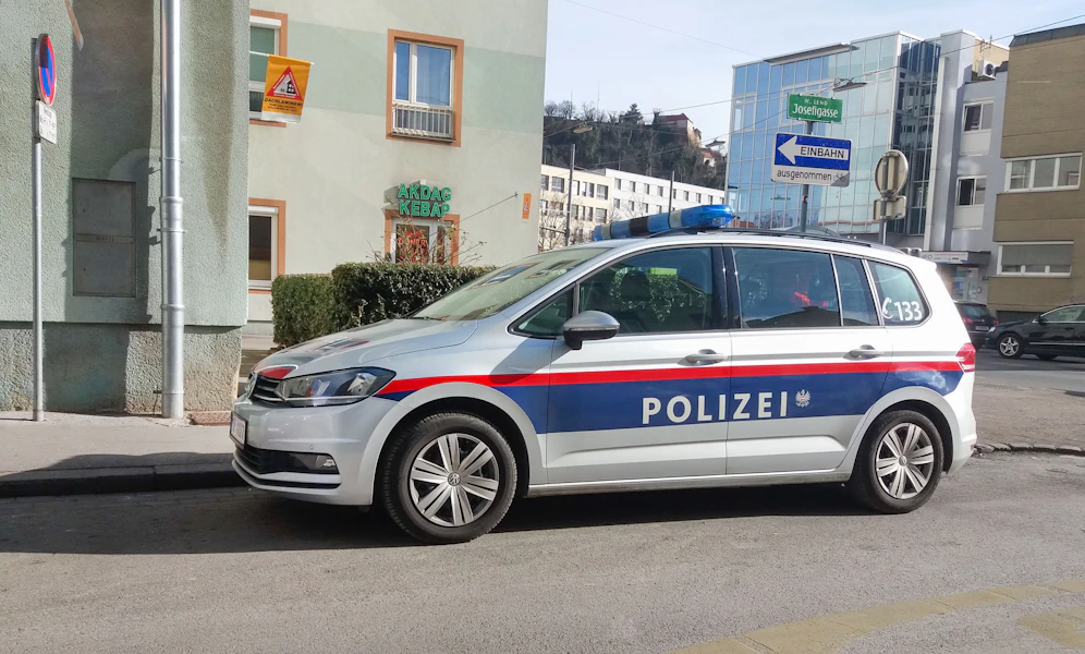 Die Grazer Polizei bittet um Hinweise zu dem unbekannten Lenker.