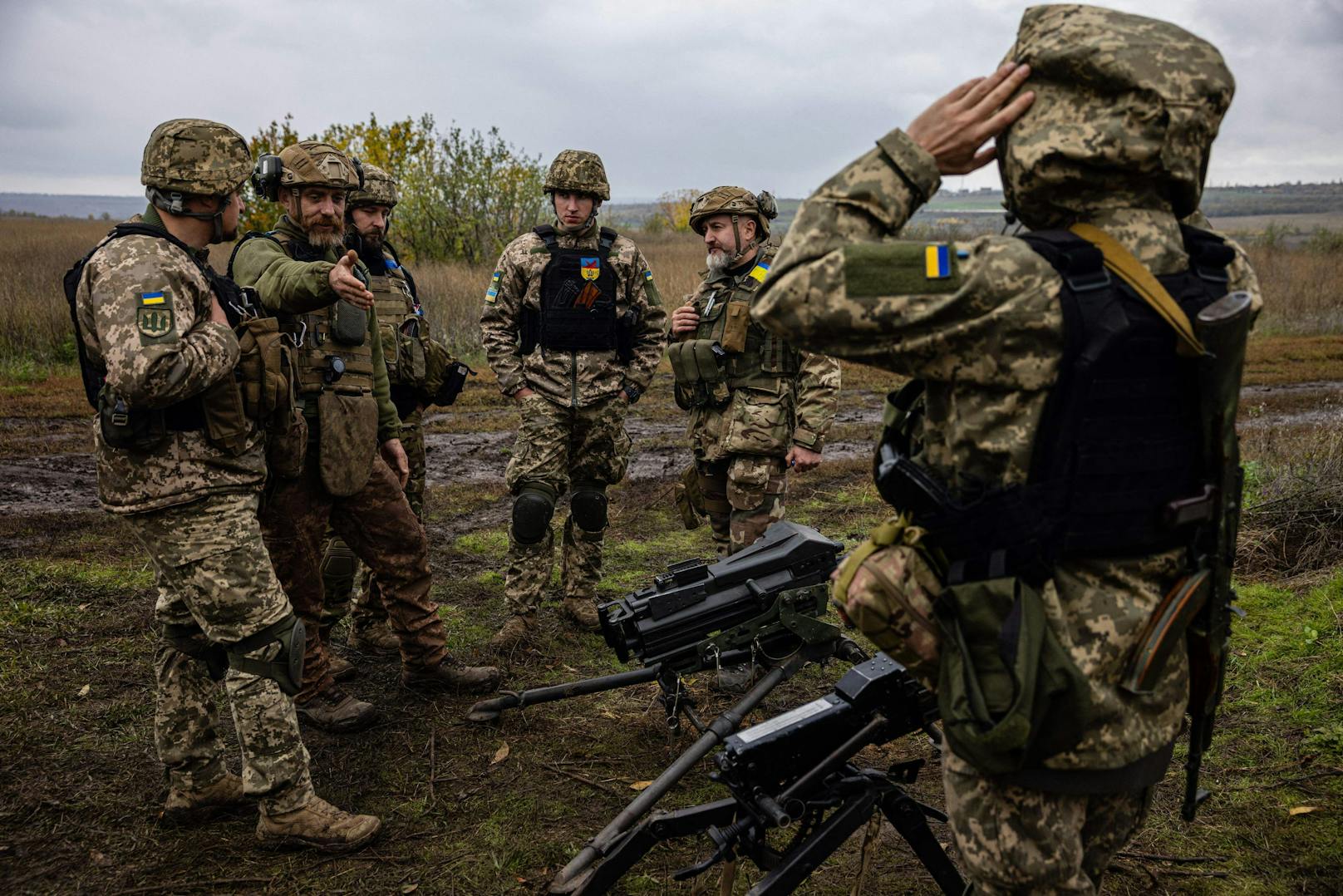 Soldaten bei Donezk bei Vorbereitungen auf den Winter.
