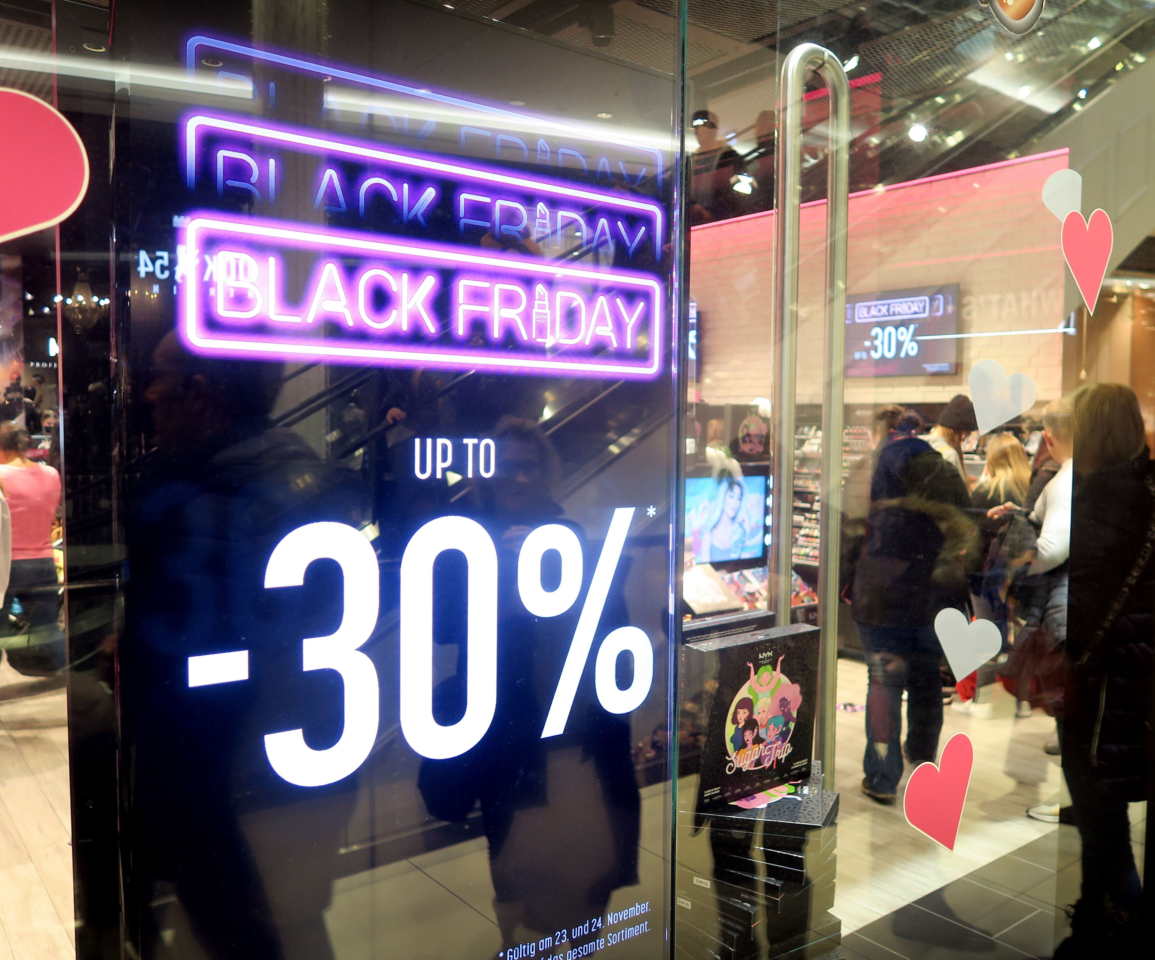 Rabatte, Aktionen, Schnäppchen! Bis Ende November locken Billig-Angebote.