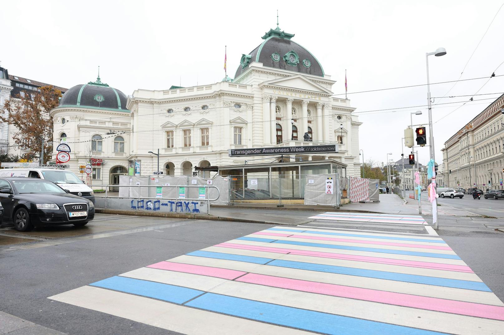 Am Freitag wurde Wiens erster Trans-Zebrastreifen eröffnet.