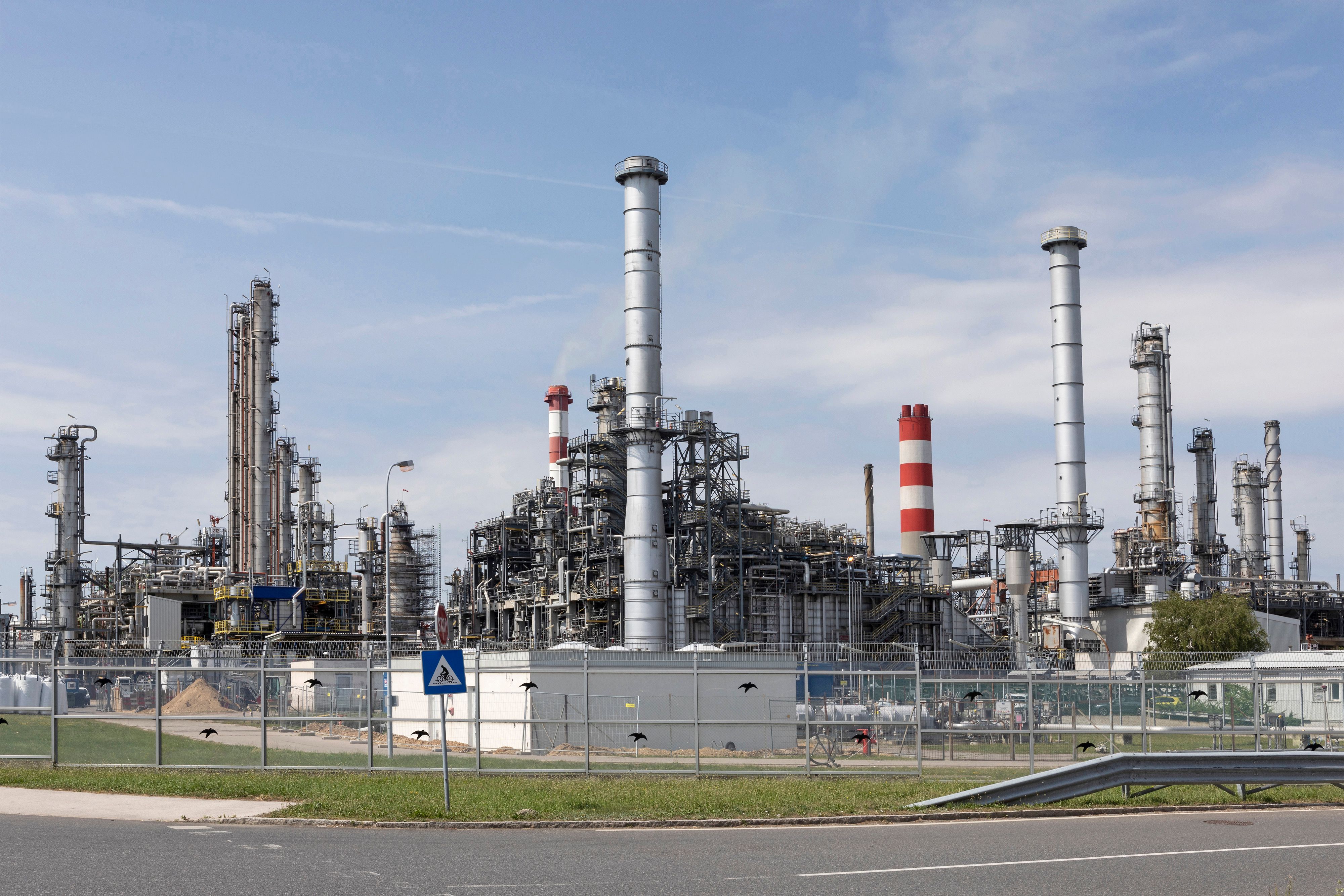 Bis zu 40 Prozent der Gewinne werden abgeschöpft, Tankstellenketten sind nicht betroffen.