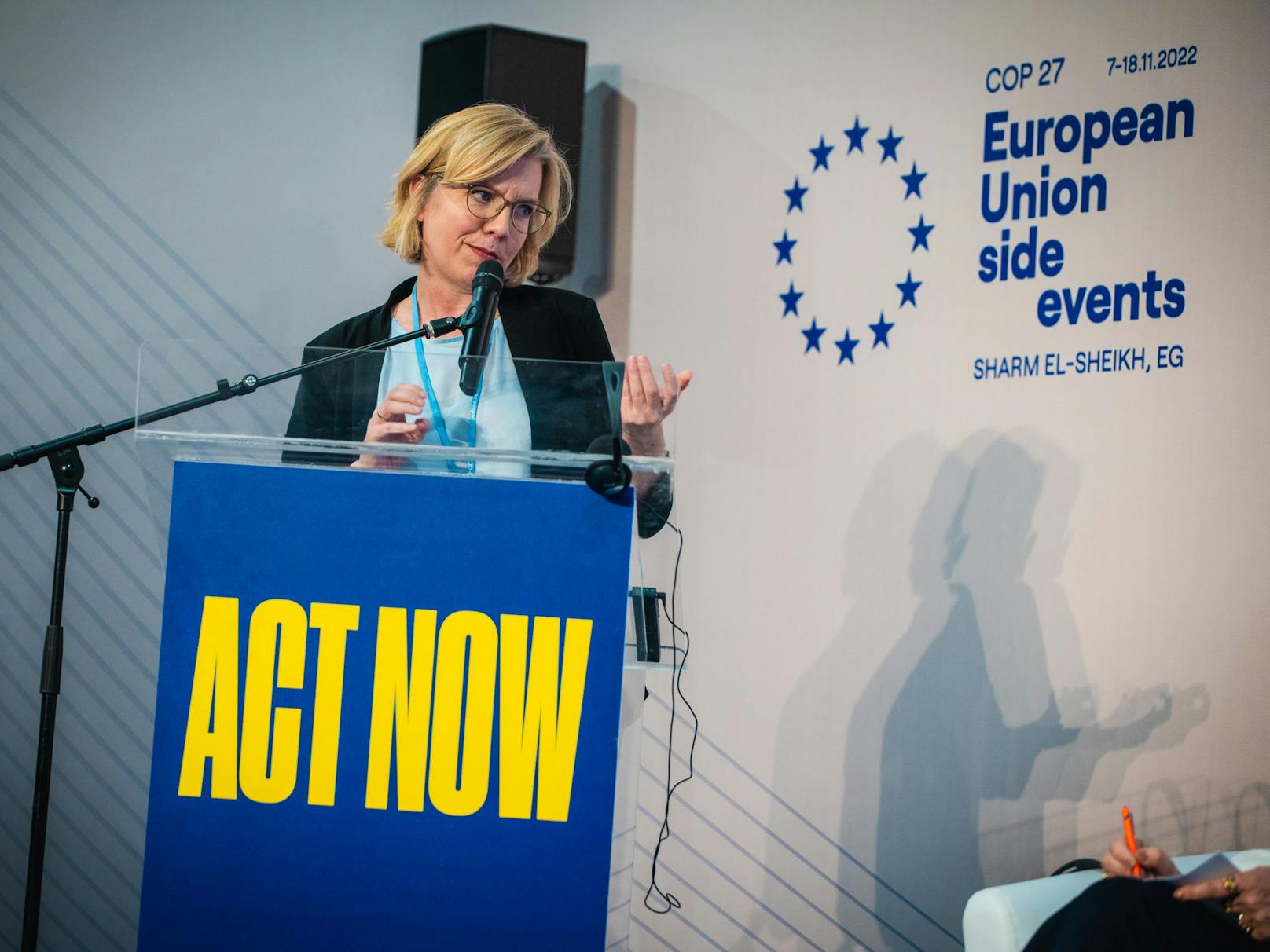 Österreichs Klimaschutzministerin Leonore Gewessler verhandelt für die EU bei der Weltklimakonferenz in Sharm el-Sheikh.