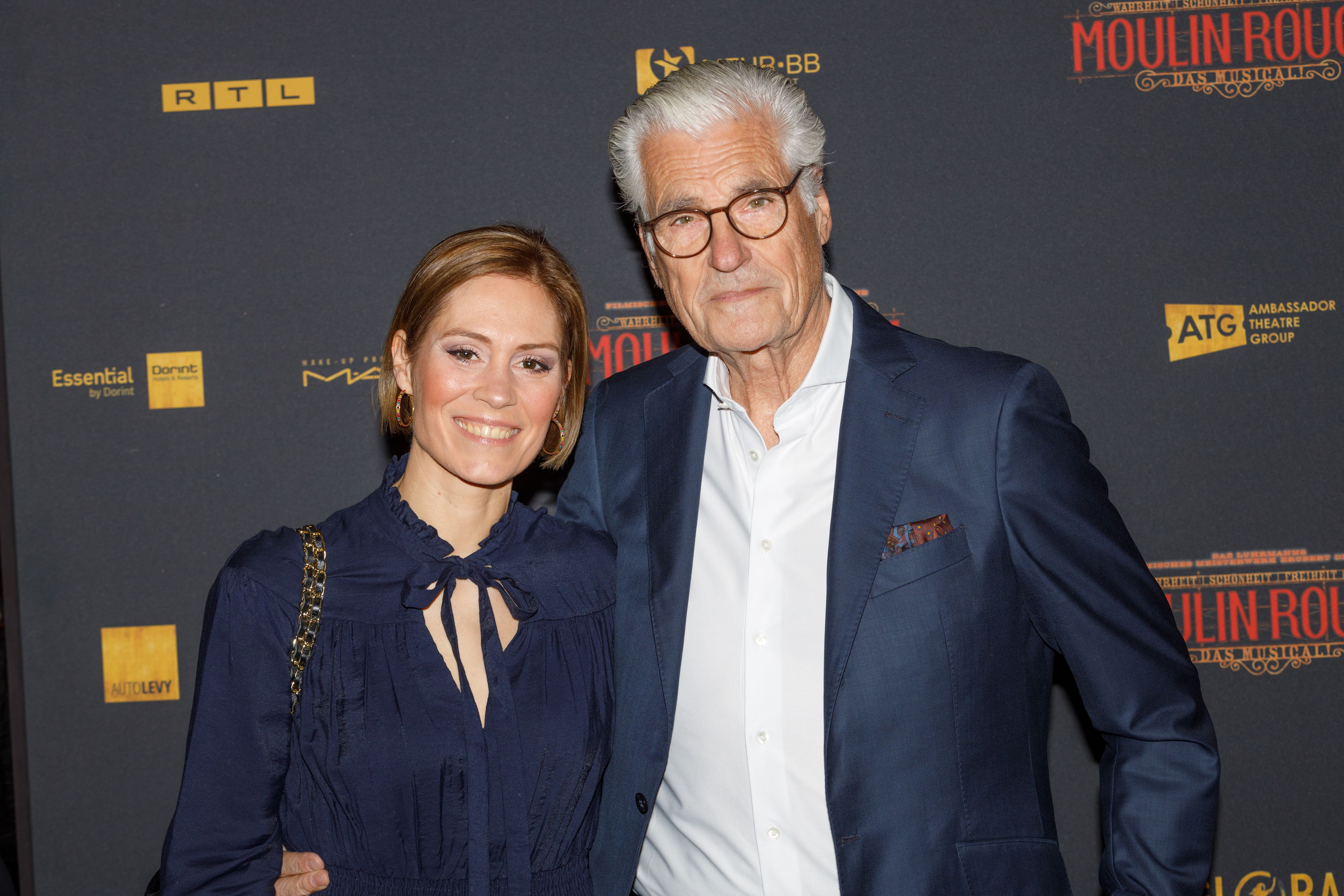 Sky du Mont mit seiner neuen Partnerin Julia Schütze. 