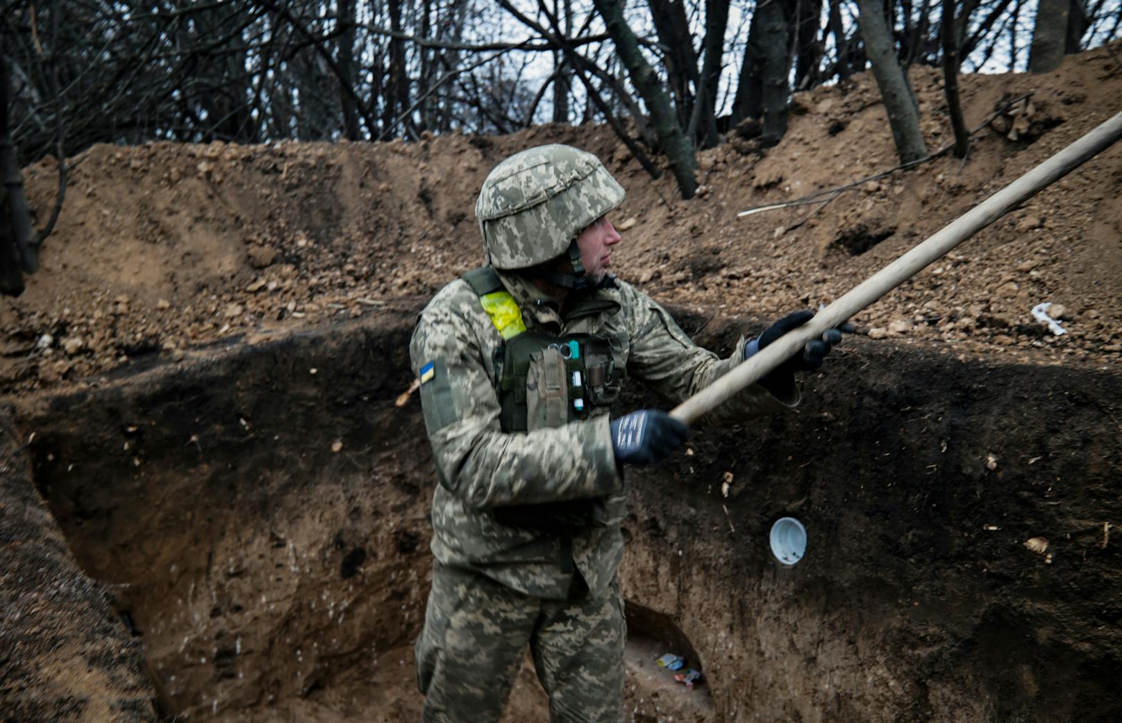 Die Ukraine ist mittlerweile durchzogen von Schützengräben.&nbsp;