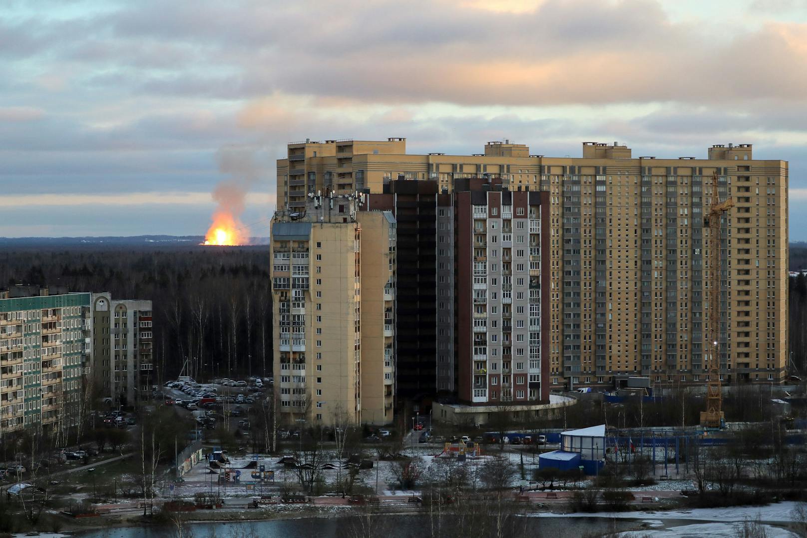 Eine Gas-Pipeline in der Region Leningrad ist am 19. November 2022 in einem riesigen Feuerball explodiert.