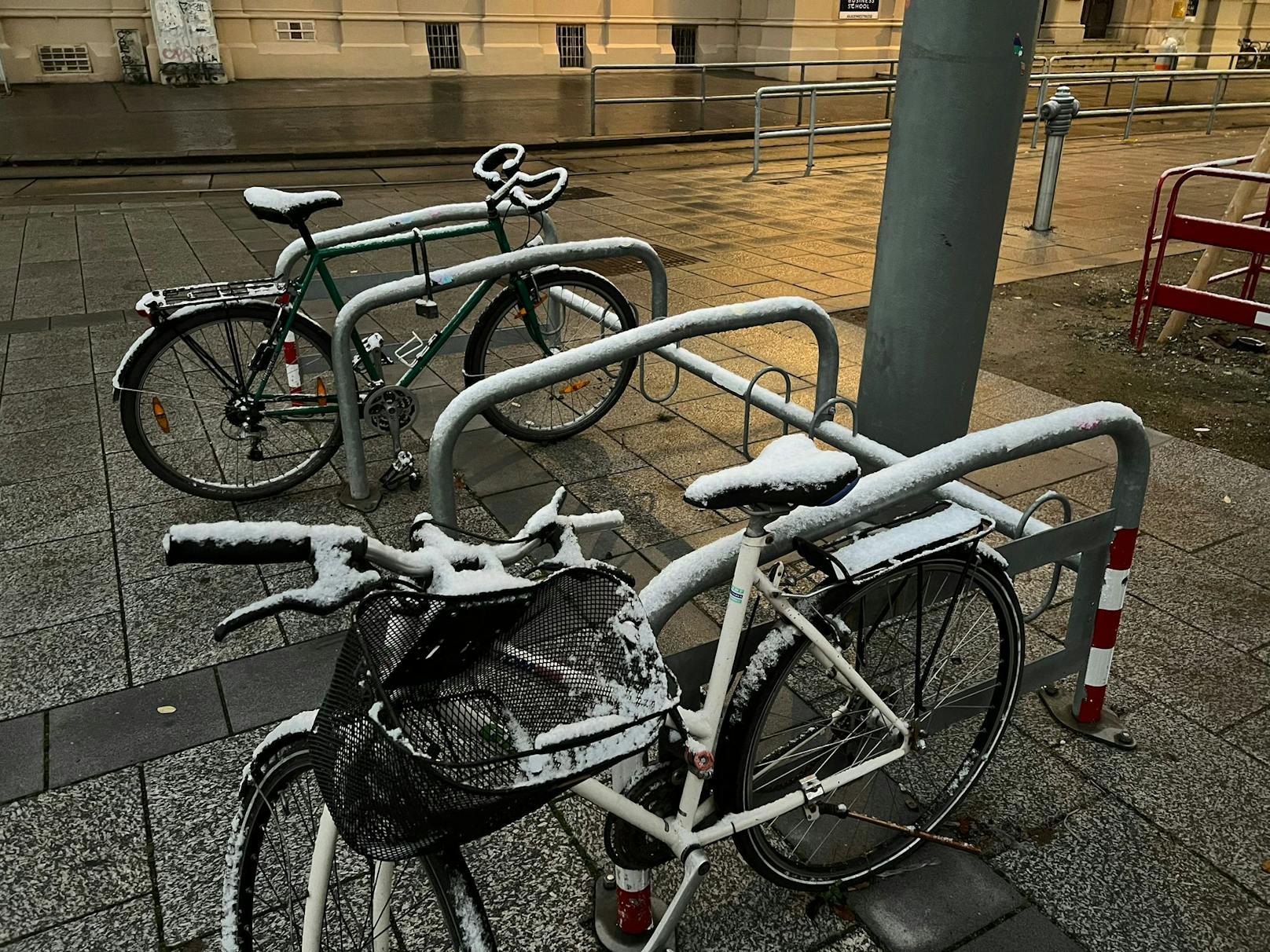 Bei rutschigem Wetter ist bei Fahrten mit dem Fahrrad nun Vorsicht geboten.