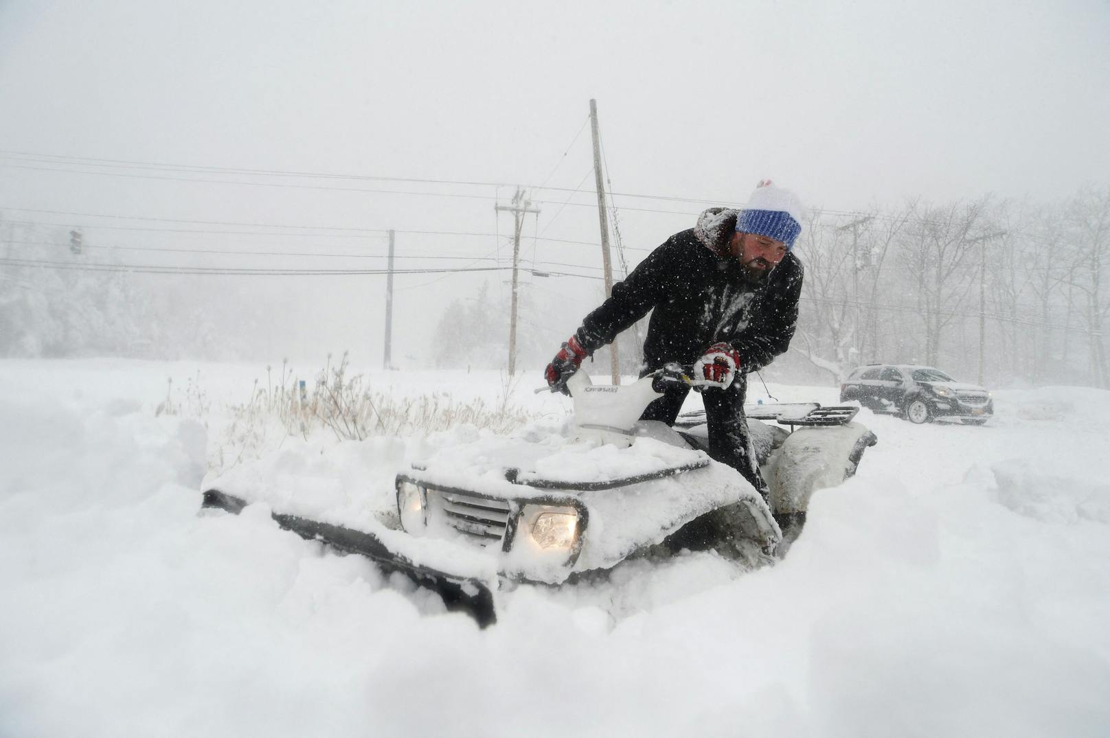 Heftige Schneefälle sorgen in Teilen des US-Bundesstaates New York für Chaos.