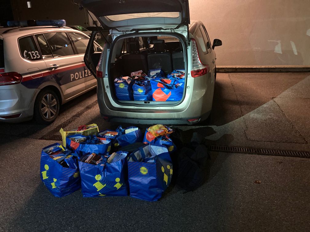 Die Supermarkt-Diebe hatten das Auto voller gestohlener Lebensmittel.