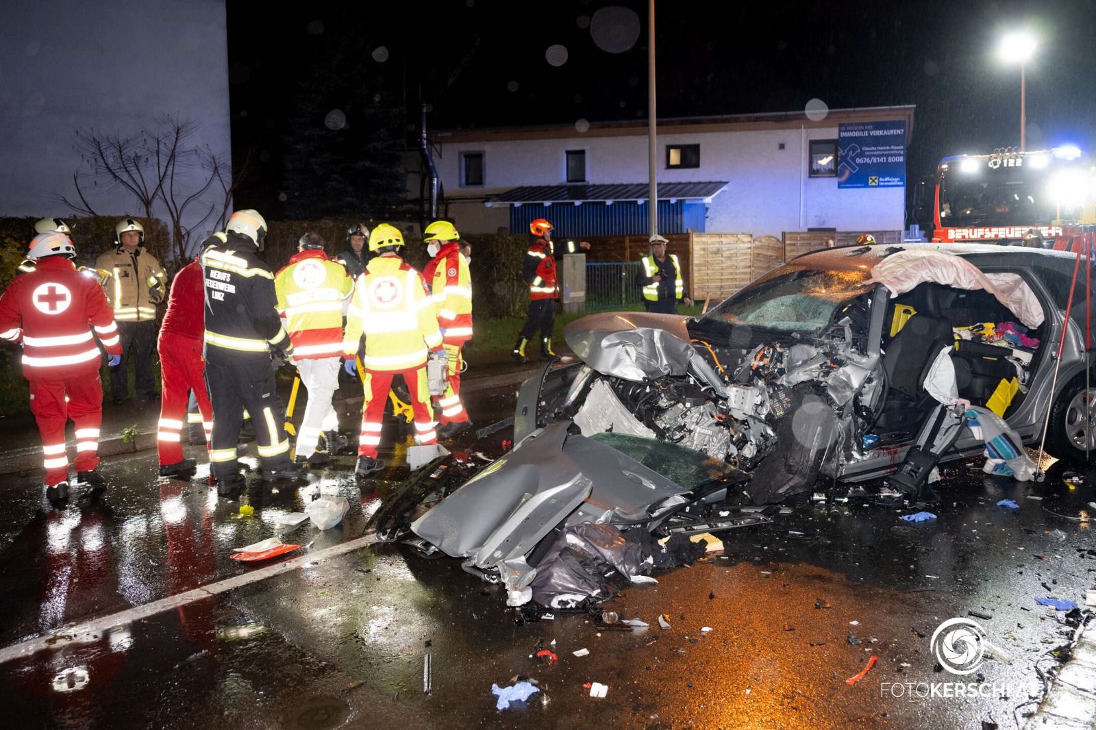 Das völlig zerstörte Wrack in Linz.